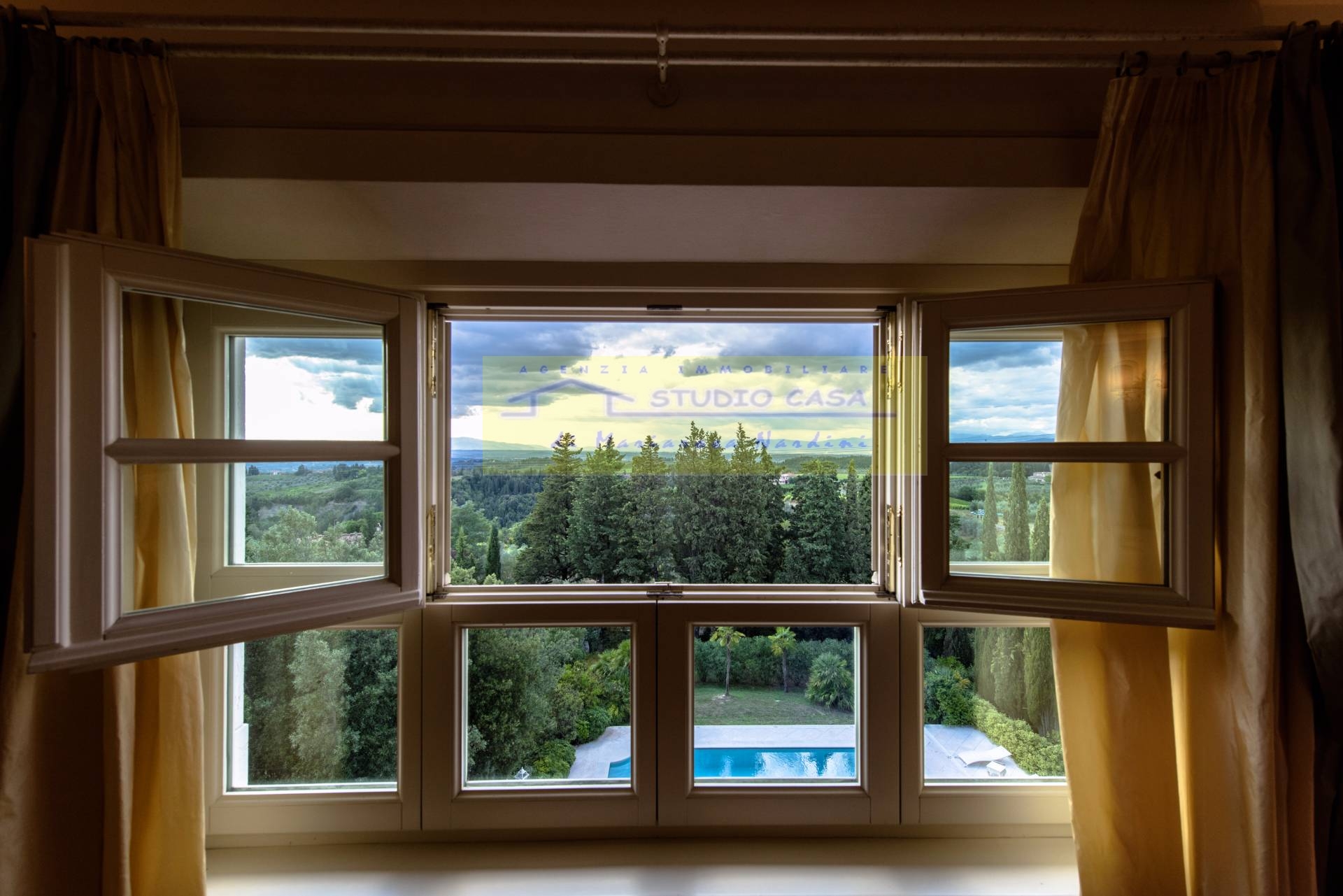 VILLA + PISCINA in vendita a Montespertoli