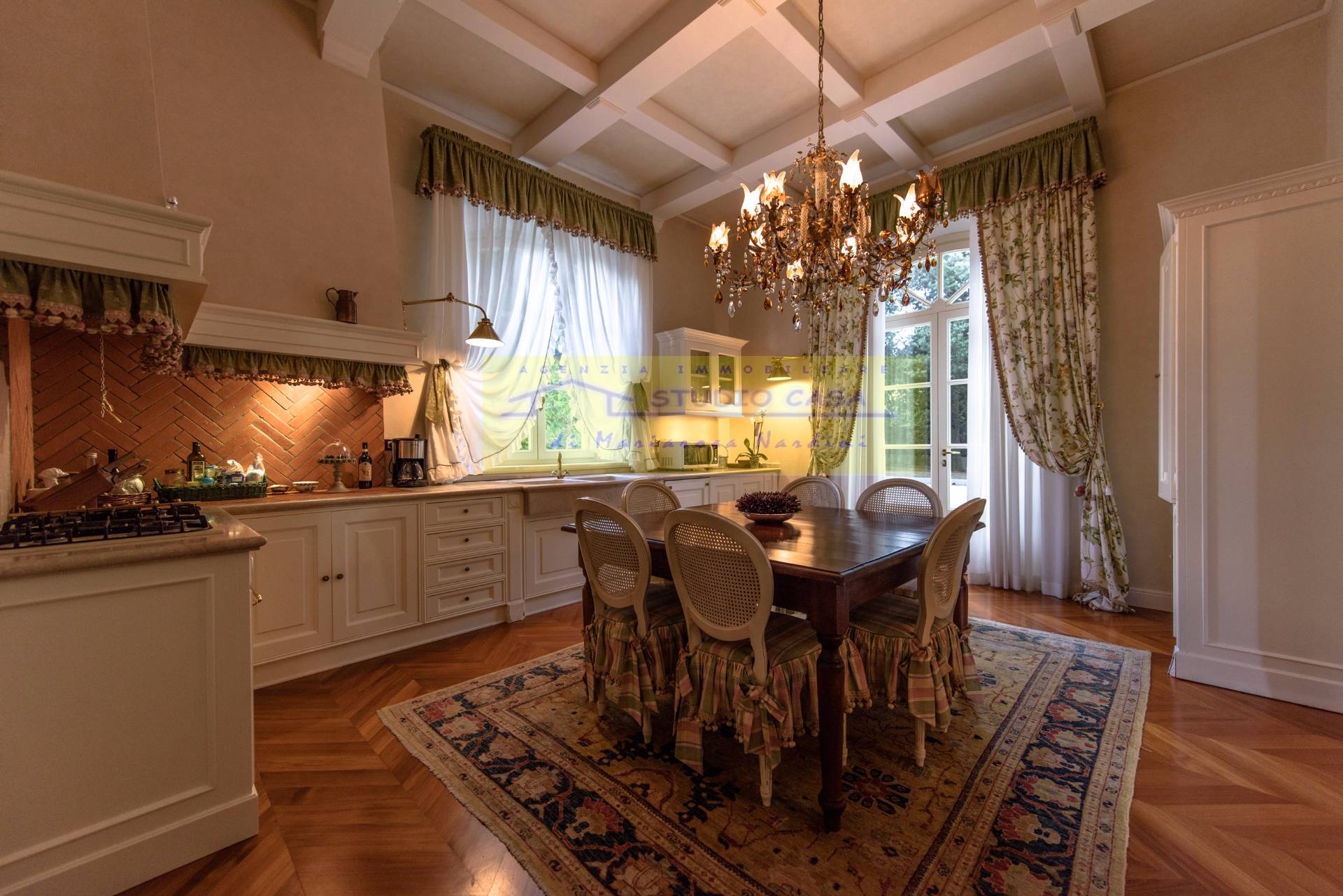 VILLA + PISCINA in vendita a Montespertoli