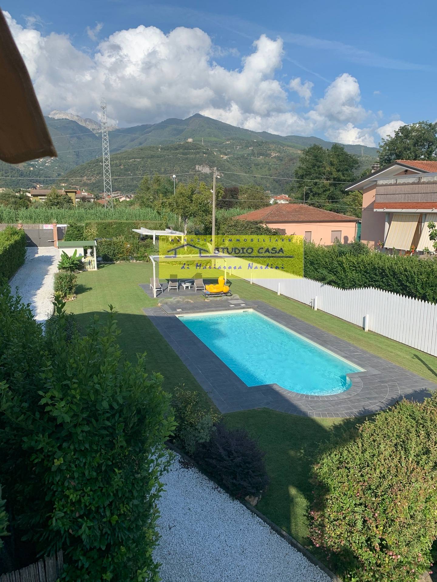 Appartamento con piscina in vendita a Massa, Ronchi