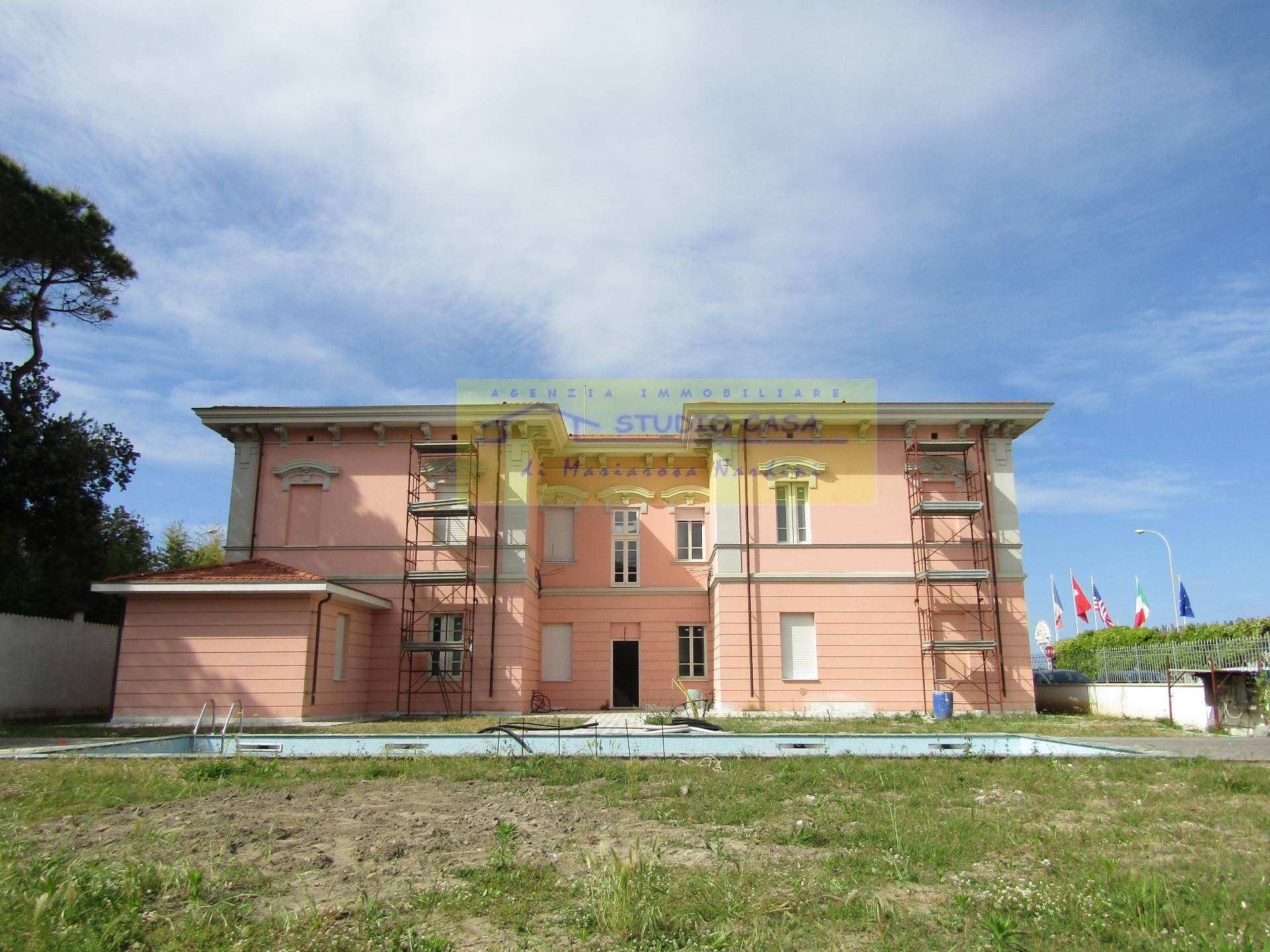 VILLA + PISCINA in vendita a Forte dei Marmi, Vittoria Apuana