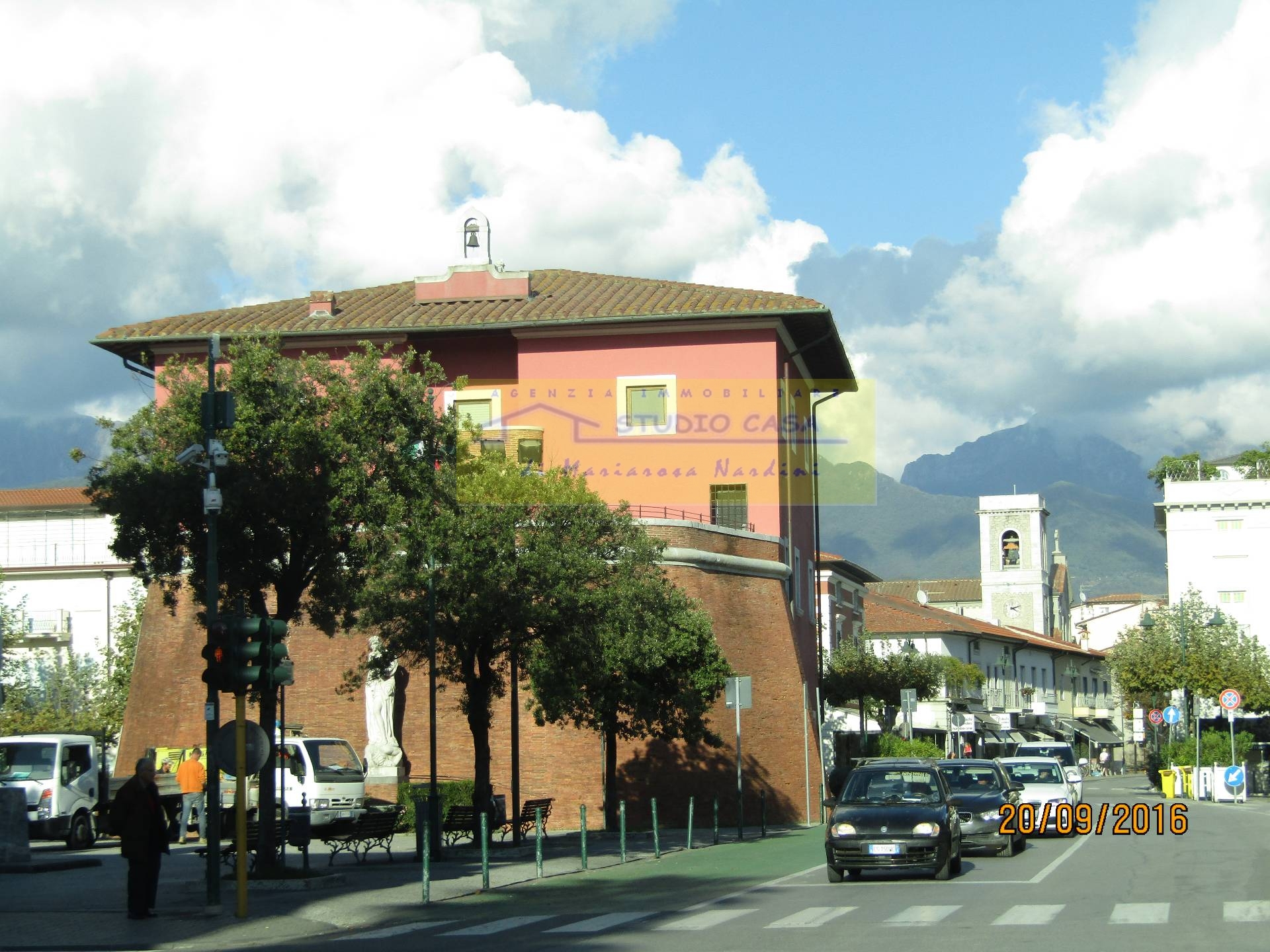 FONDO COMMERCIALE in affitto a Forte dei Marmi, Centro