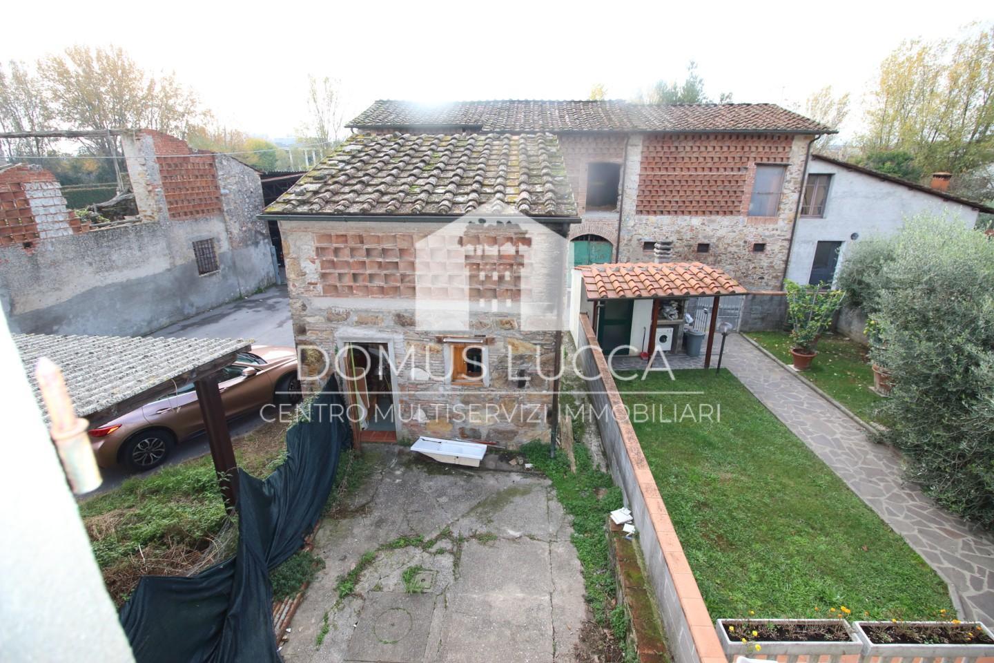 Casa indipendente con giardino, Lucca mugnano