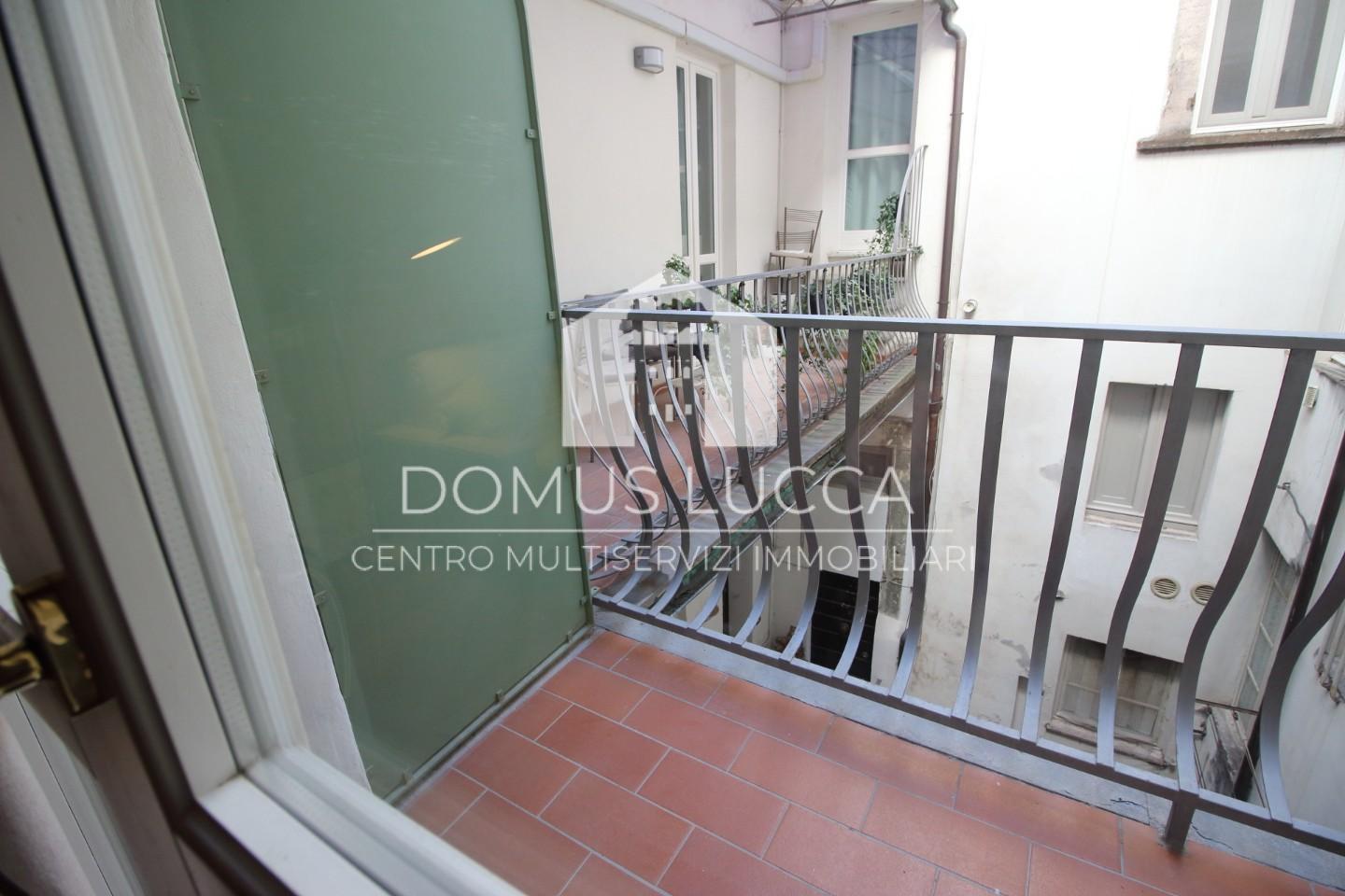 Trilocale arredato in affitto, Lucca centro storico