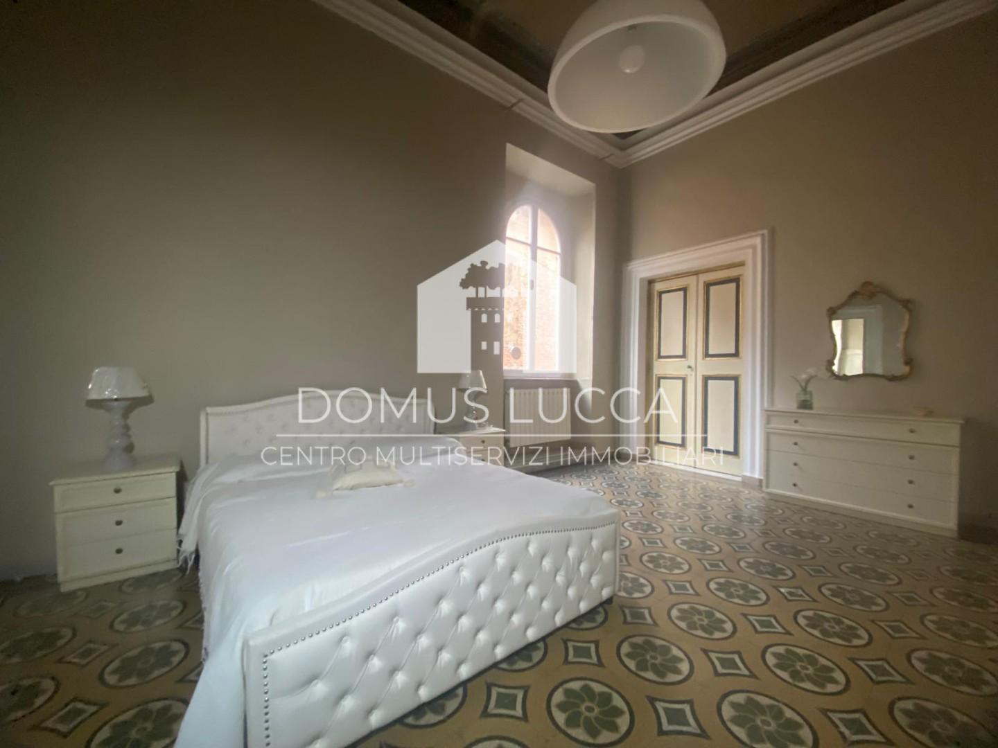 Trilocale arredato in affitto, Lucca centro storico