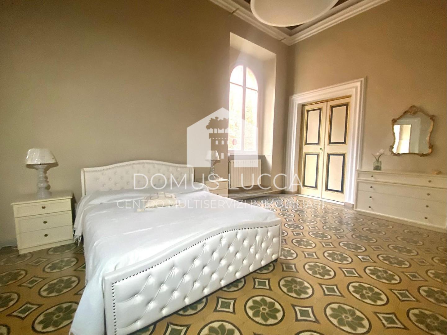 Trilocale arredato in affitto, Lucca centro storico