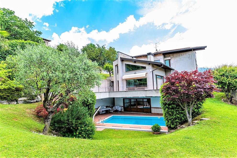 Villa con terrazzo a Nembro