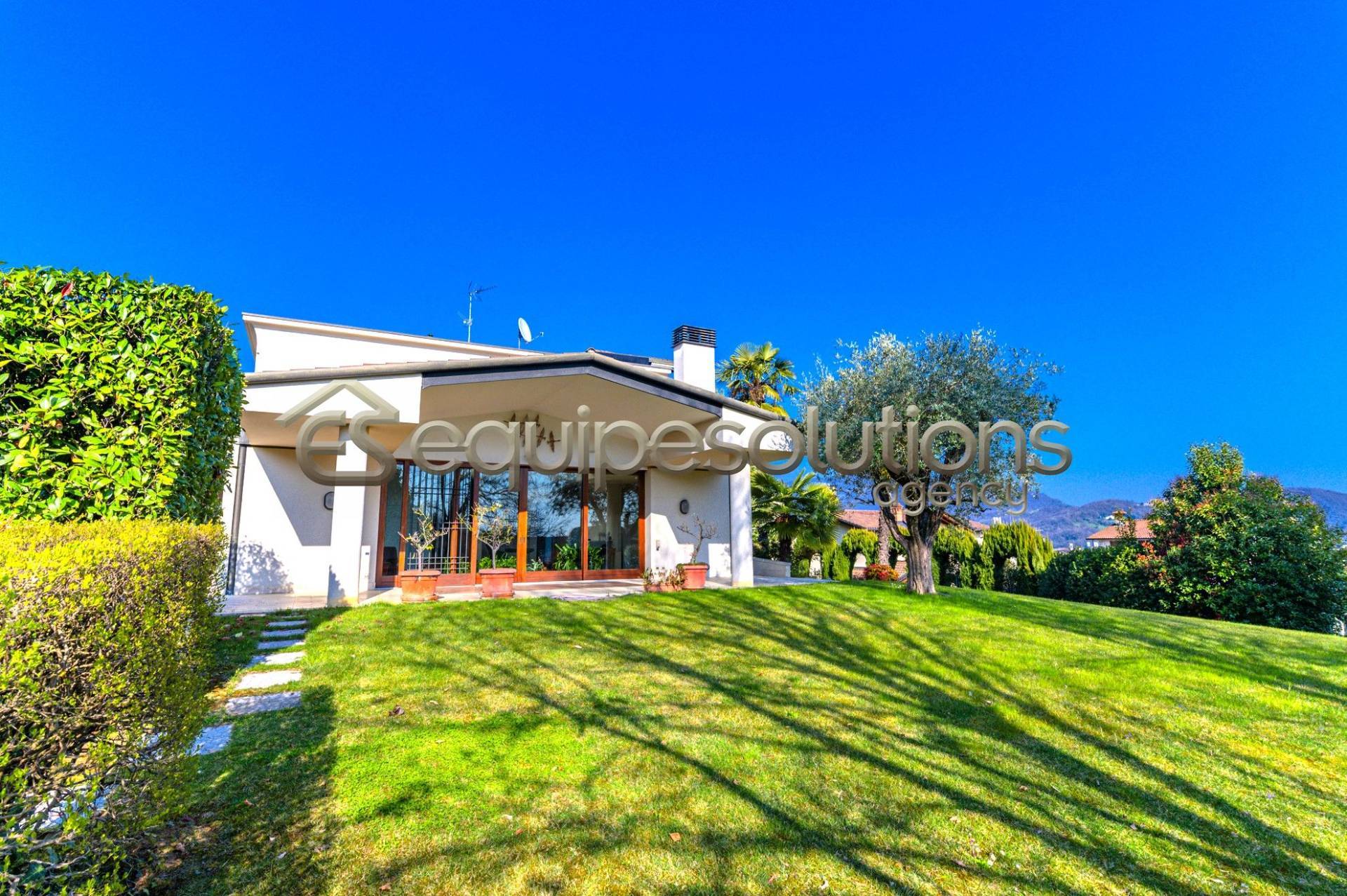 Villa in vendita a Alzano Lombardo