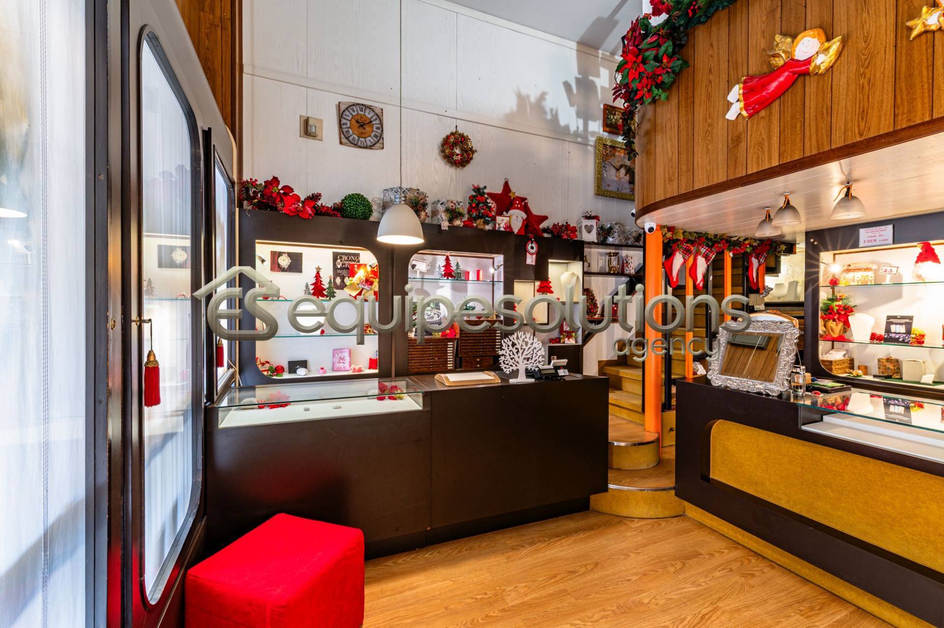 Locale commerciale in vendita a Bergamo, B.go S. Caterina zona Suardi