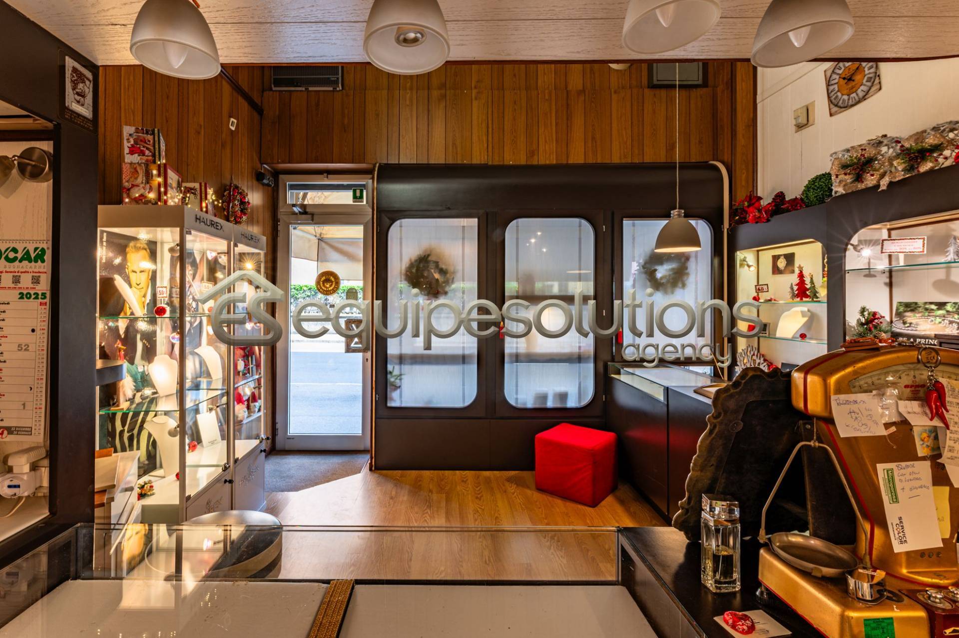 Locale commerciale in vendita a Bergamo, B.go S. Caterina zona Suardi