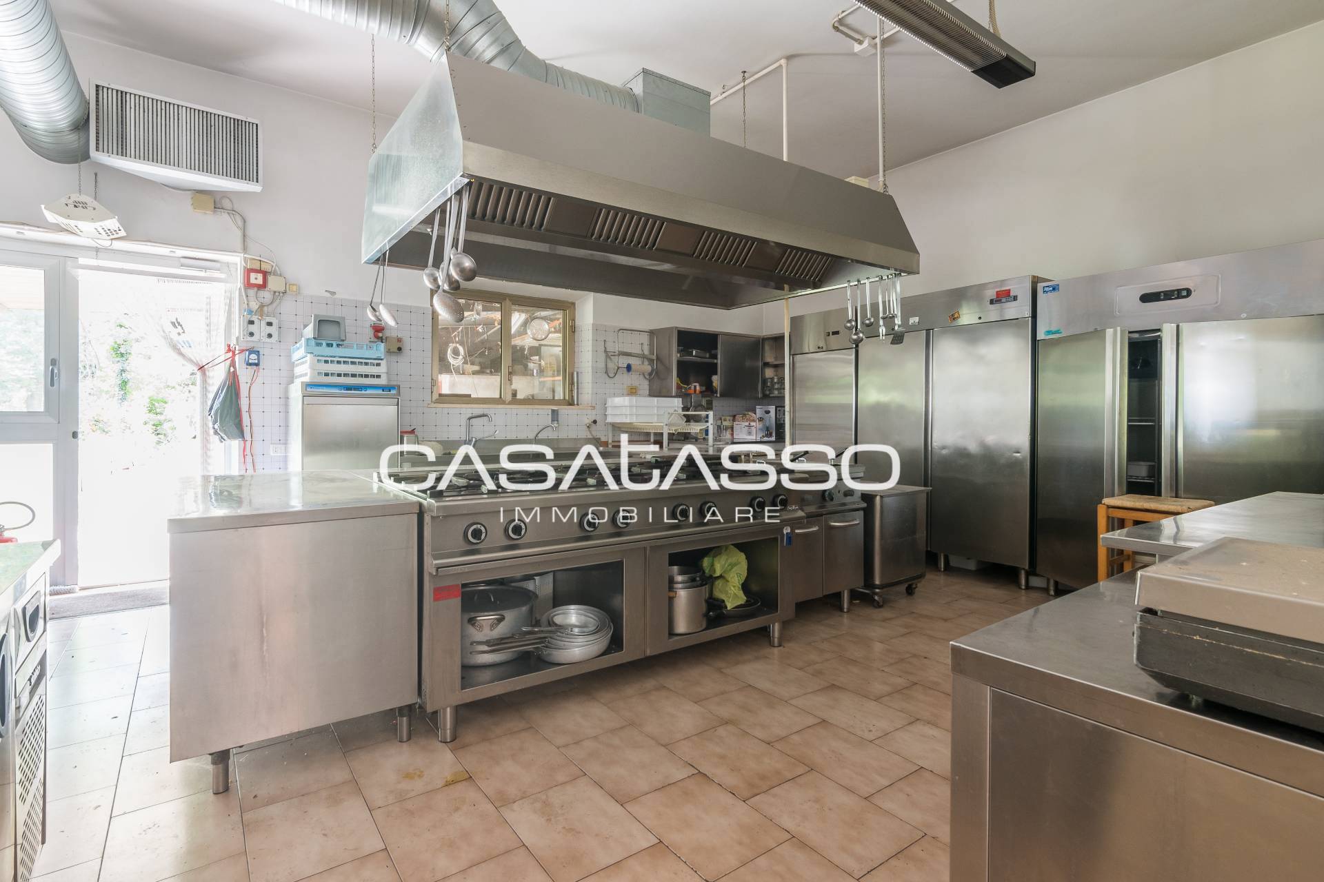 Locale commerciale in vendita a Pollenza, CASETTE VERDINI