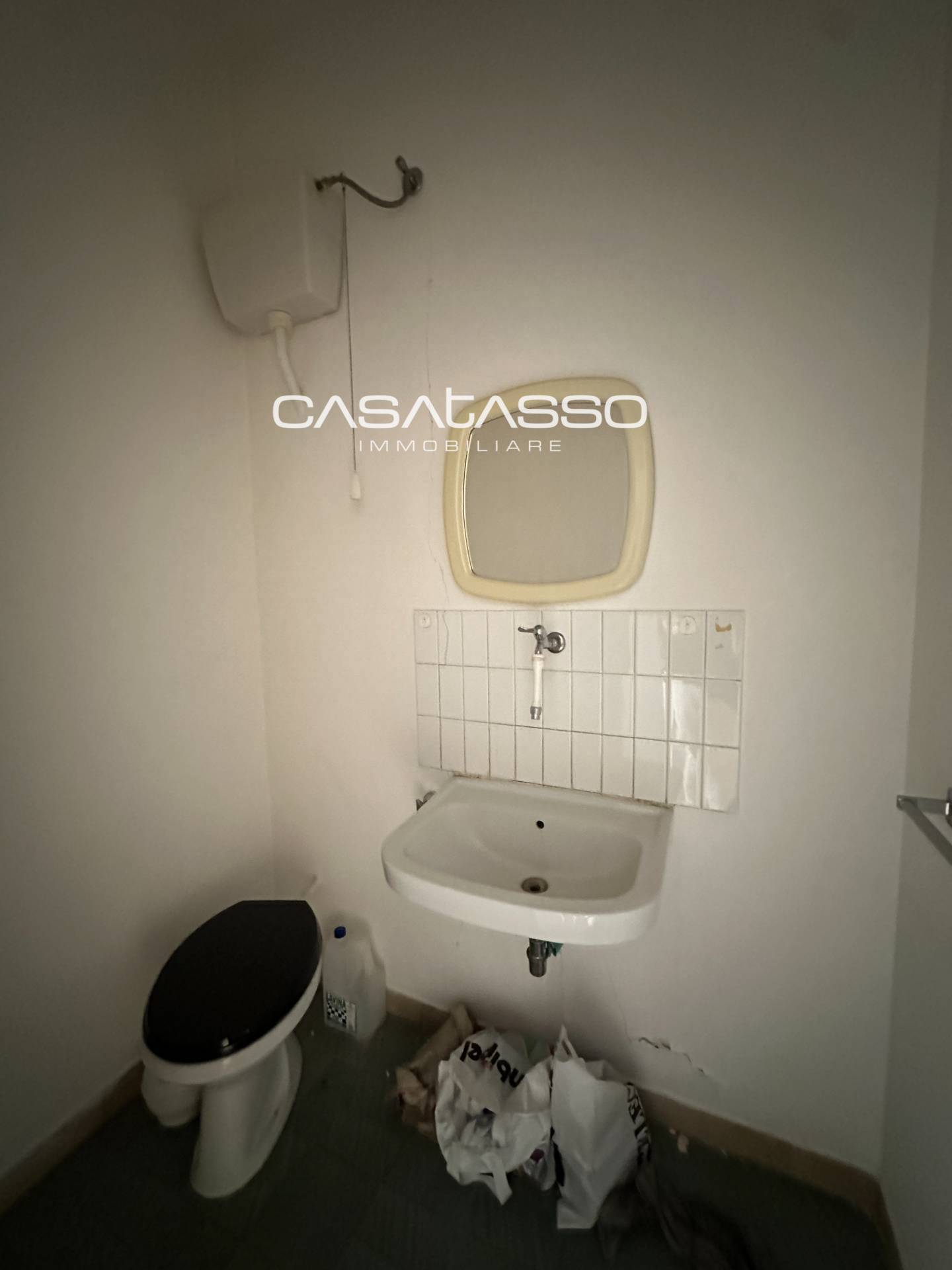 Locale commerciale in vendita a Macerata, SANTA CROCE