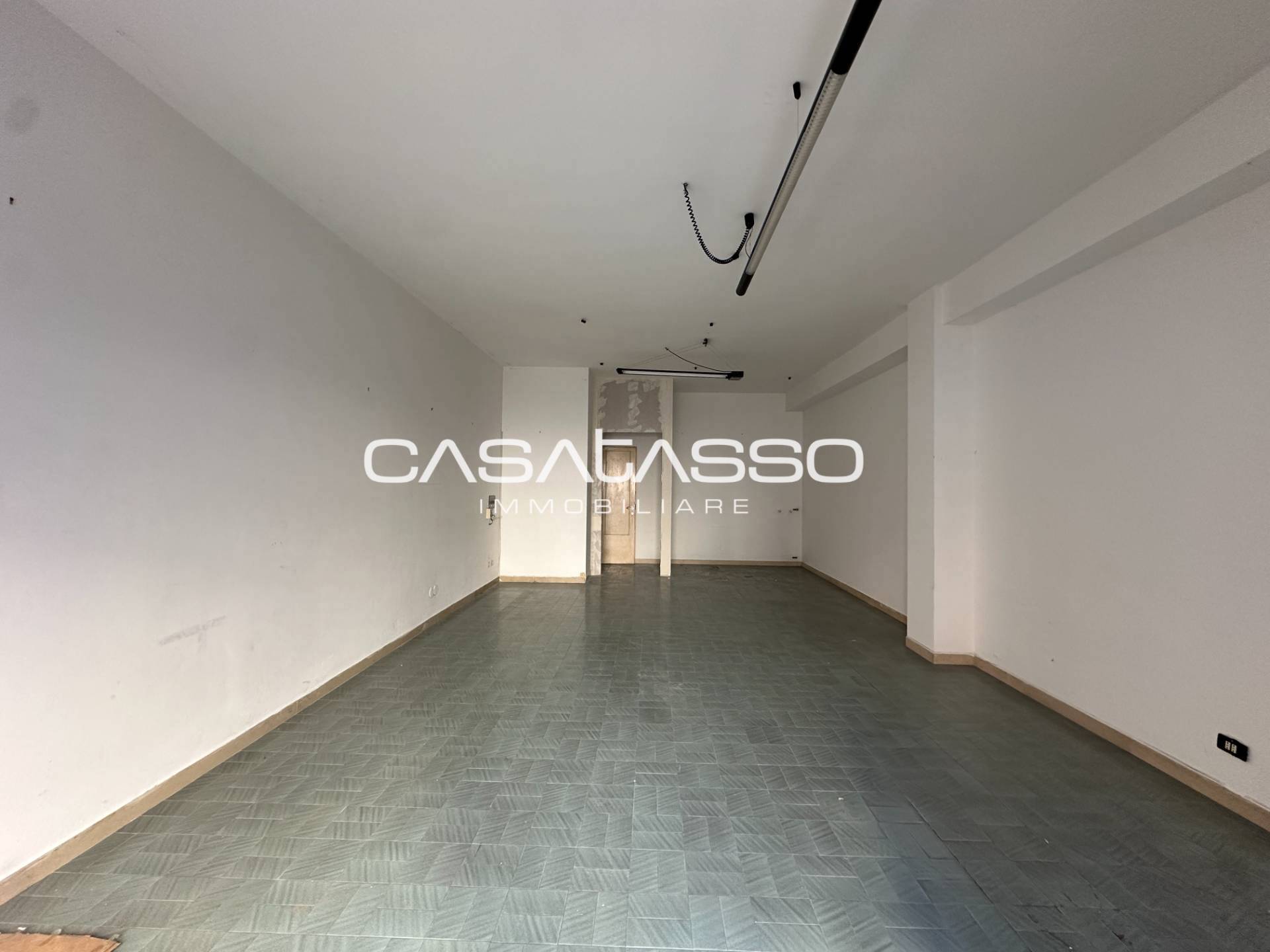 Locale commerciale in vendita a Macerata, SANTA CROCE