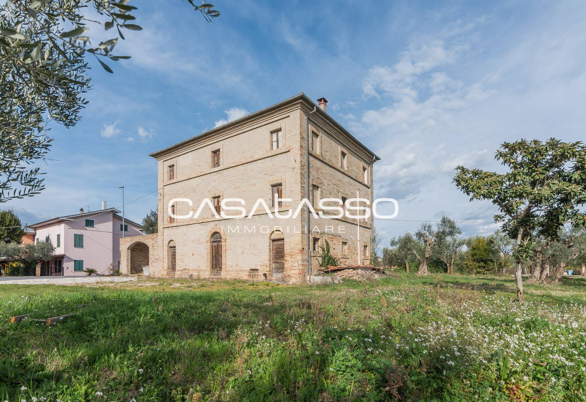 Casale in vendita a Mogliano, CAMPAGNA