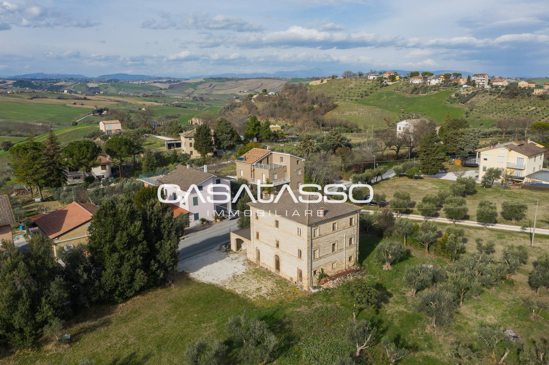 Casale in vendita a Mogliano, CAMPAGNA