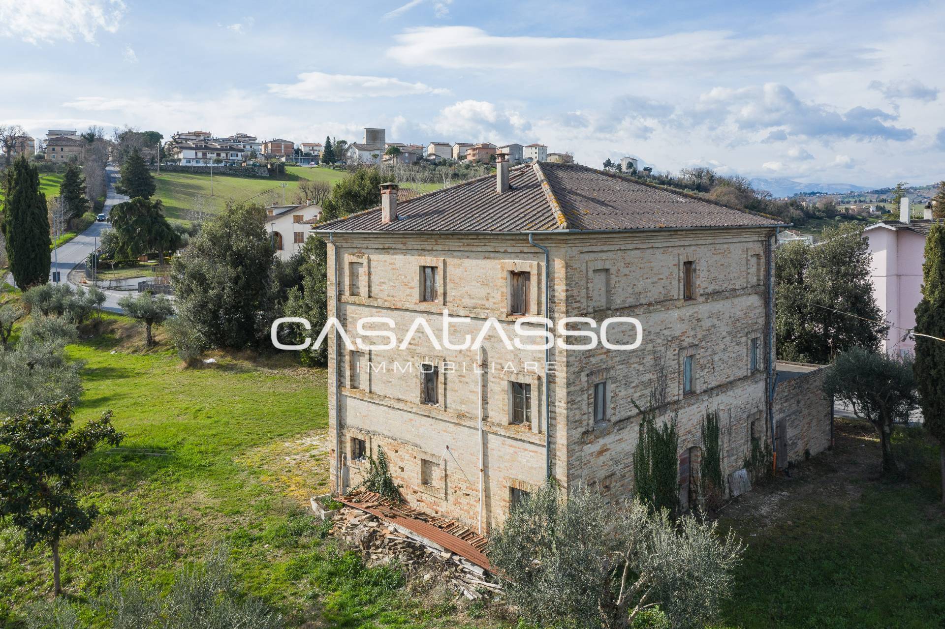 Casale in vendita a Mogliano, CAMPAGNA