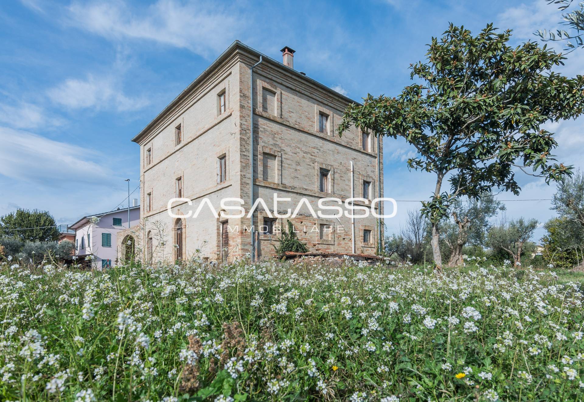 Casale in vendita a Mogliano, CAMPAGNA
