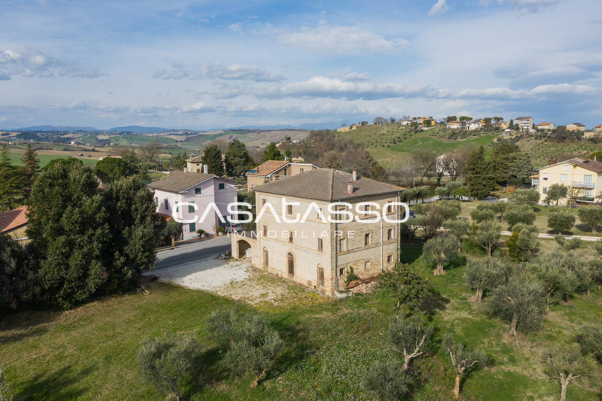 Casale in vendita a Mogliano, CAMPAGNA