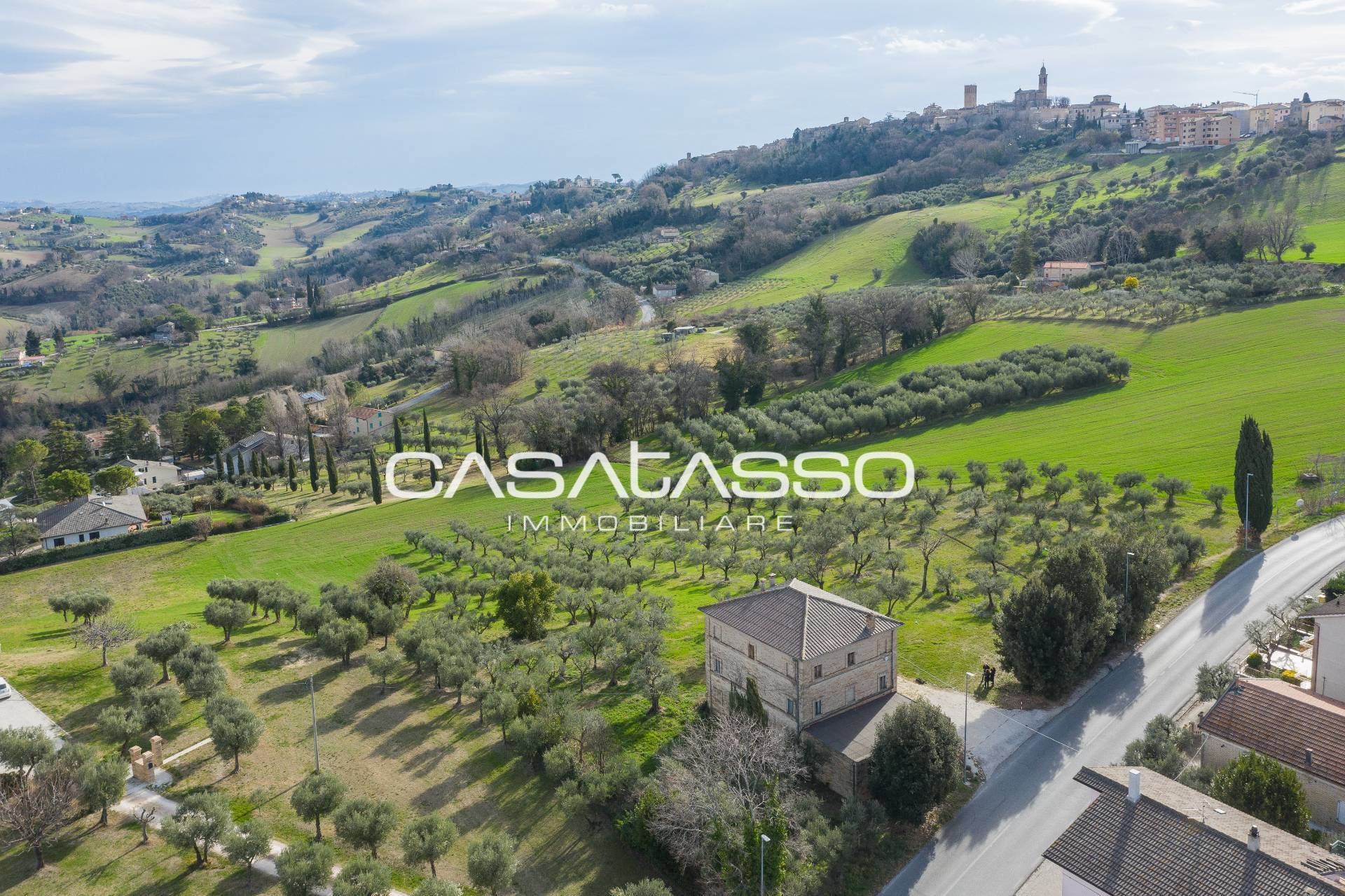 Casale in vendita a Mogliano, CAMPAGNA