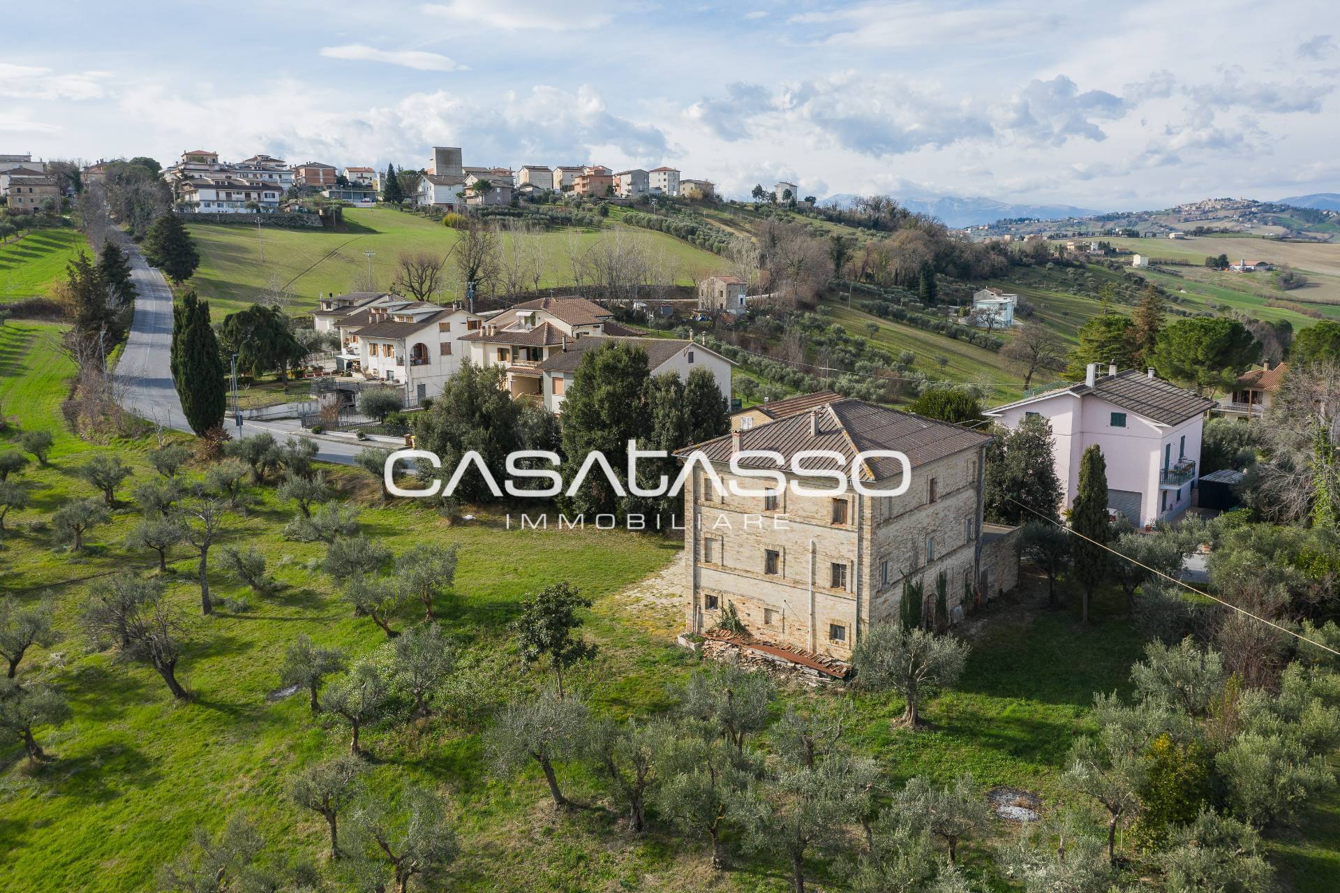 Casale in vendita a Mogliano, CAMPAGNA