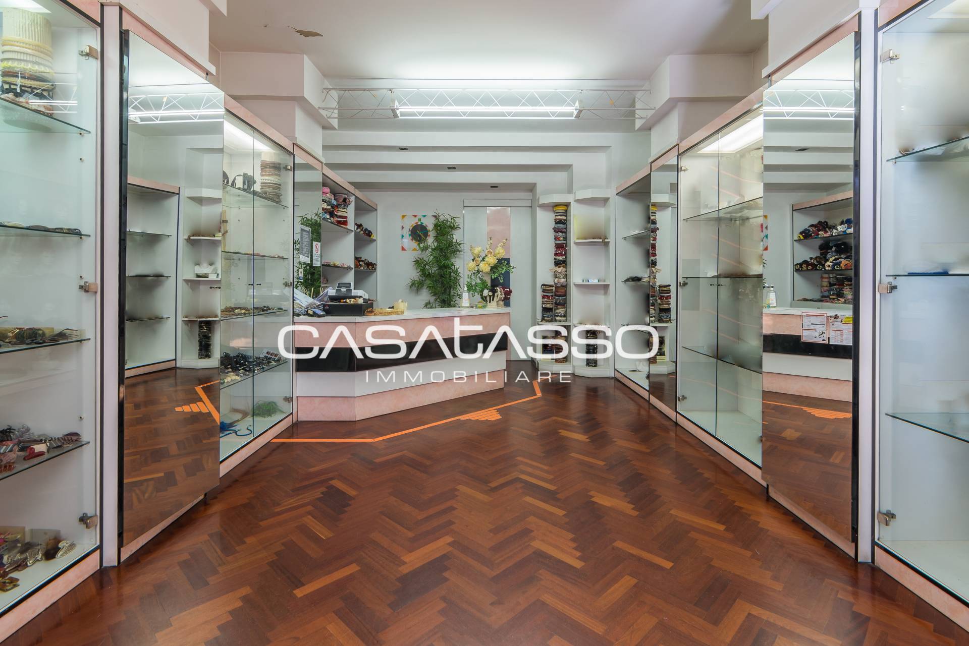 Locale commerciale in vendita a Macerata, V.LE DON BOSCO