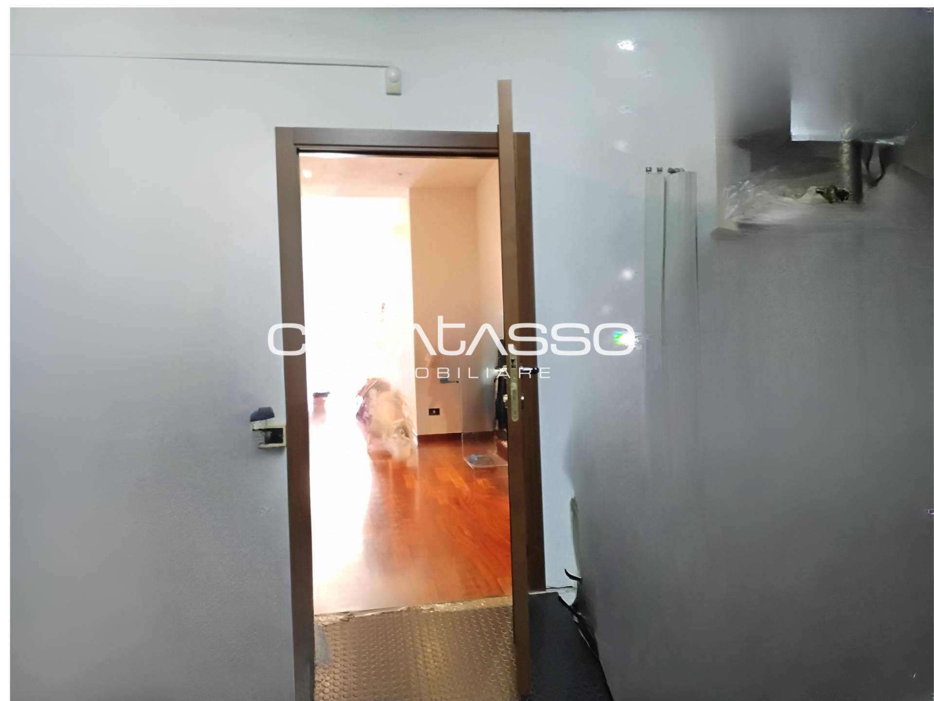 Locale commerciale in vendita a Macerata, C.SO CAVOUR