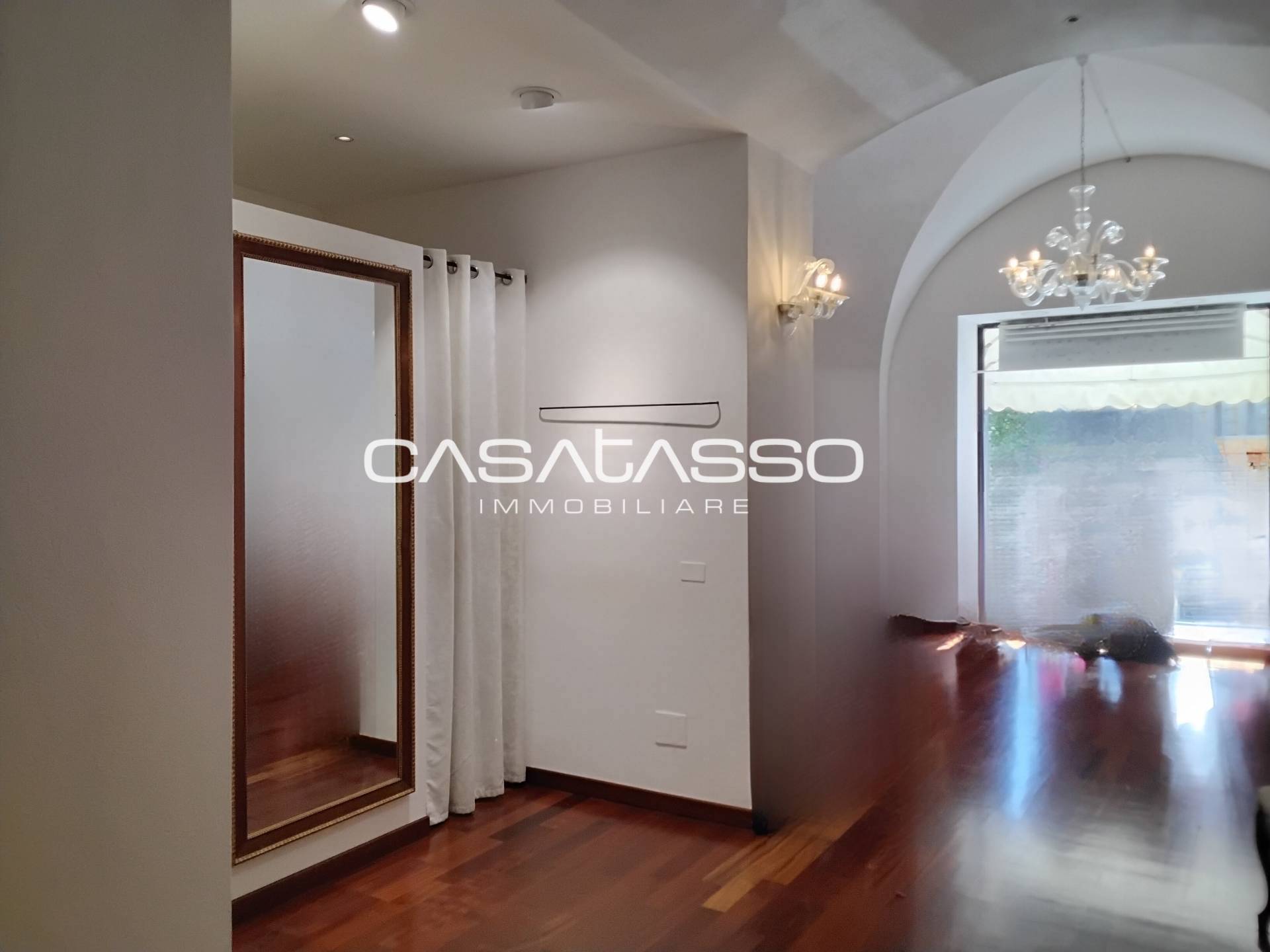 Locale commerciale in vendita a Macerata, C.SO CAVOUR