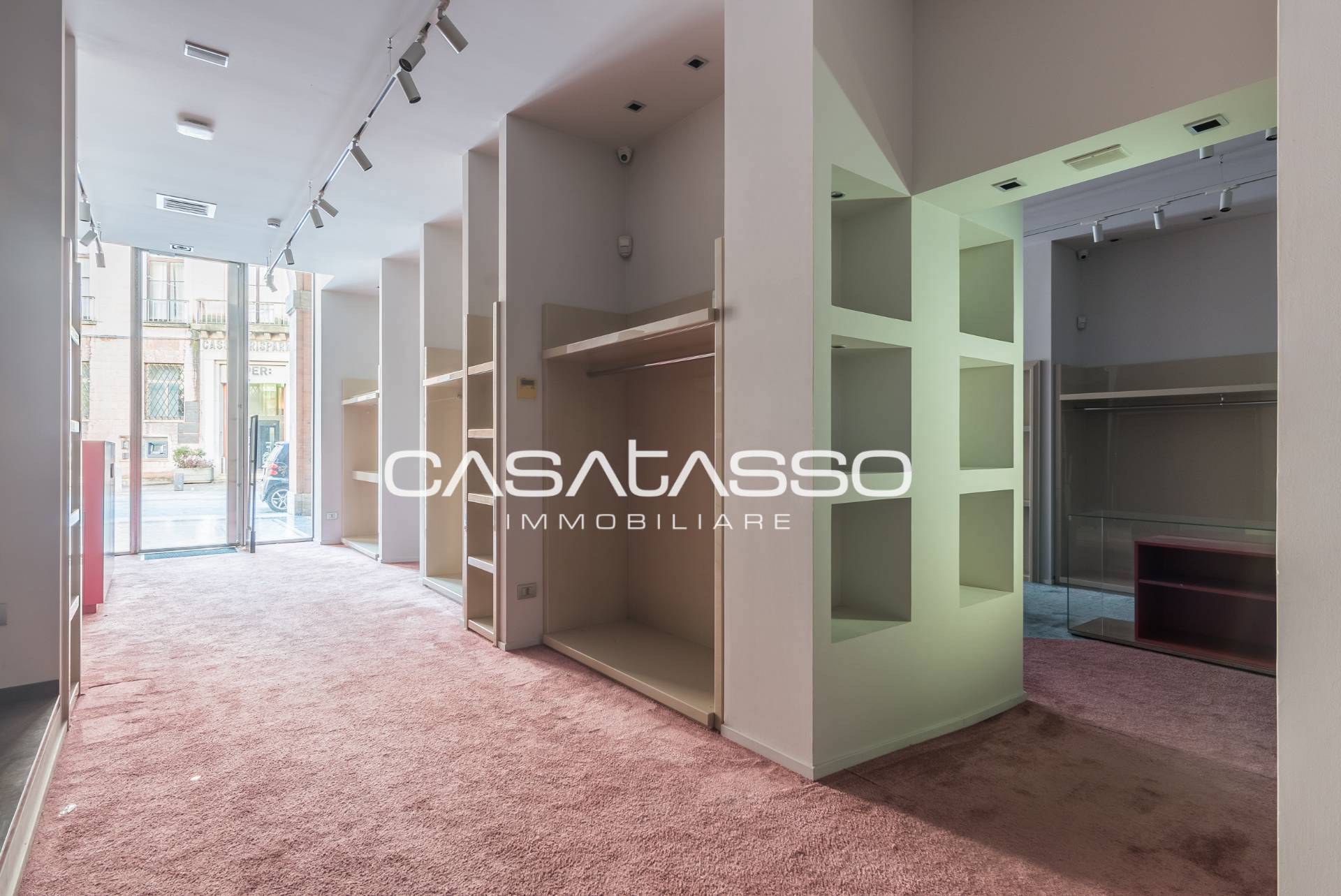 Locale commerciale in vendita a Macerata, Centro storico