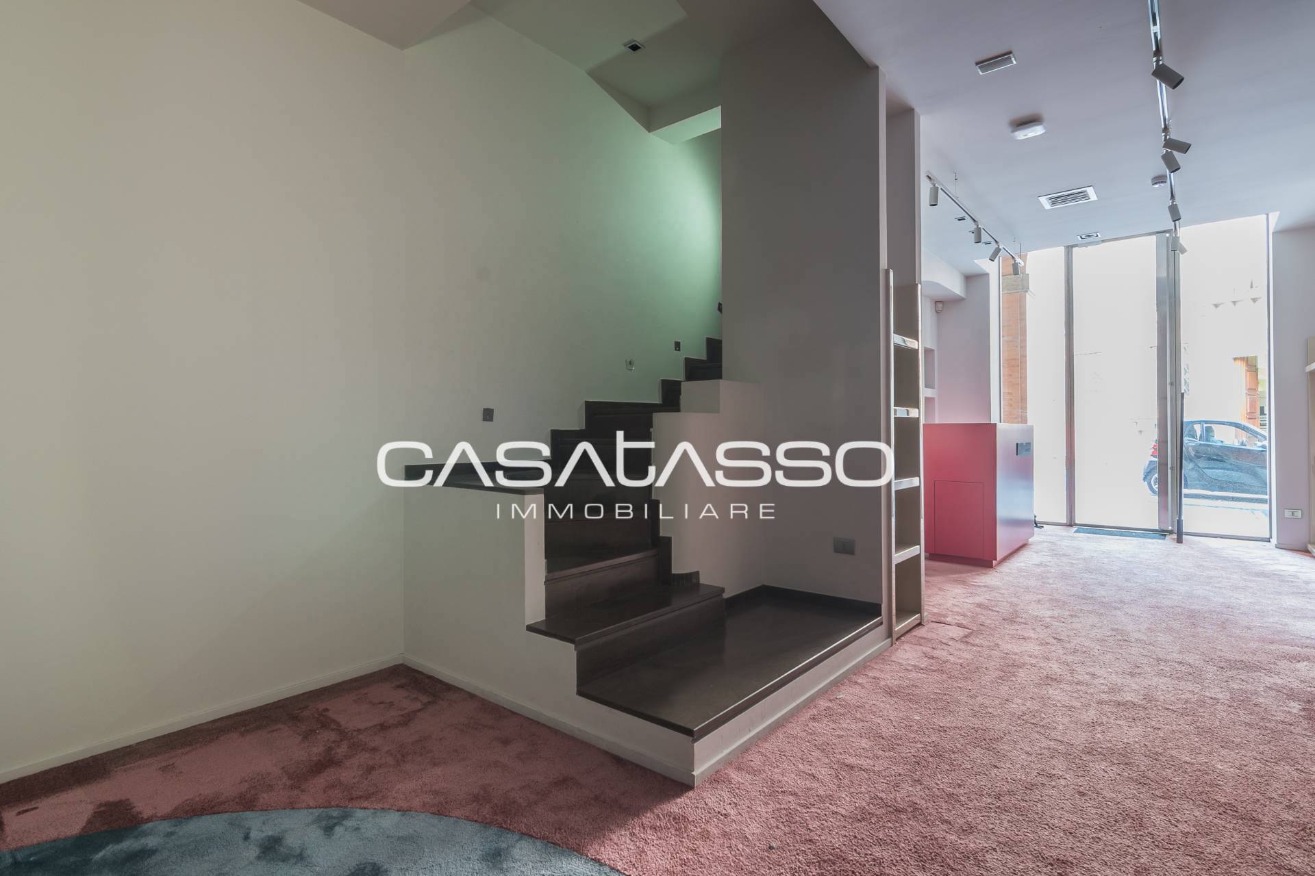 Locale commerciale in vendita a Macerata, Centro storico