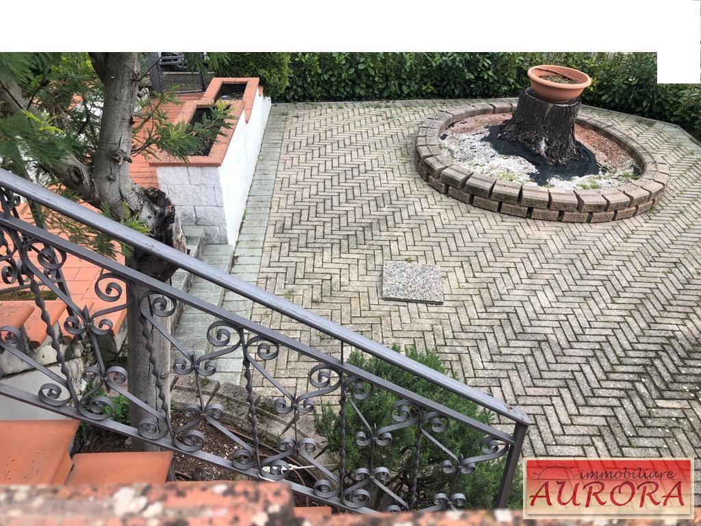 Appartamento con terrazzo a Poggibonsi