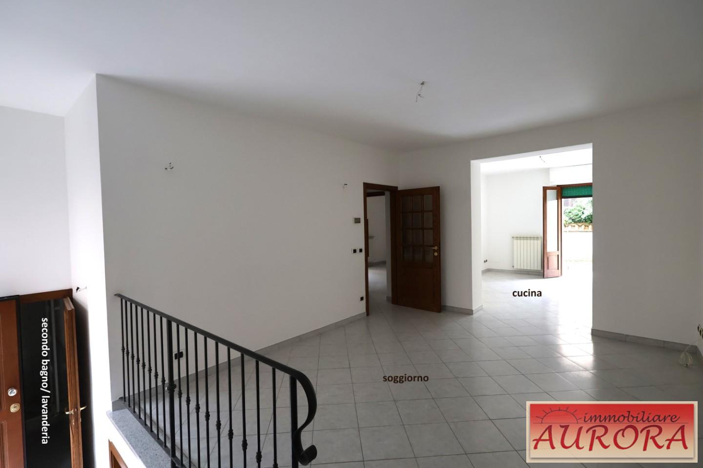 Quadrilocale con terrazzo a Poggibonsi