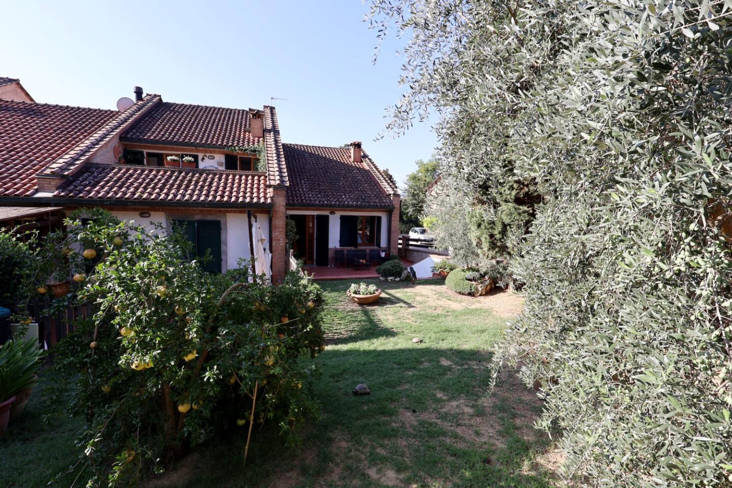 Villa con giardino a Poggibonsi