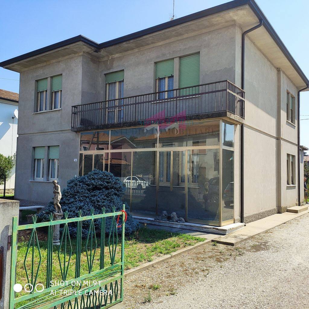Casa indipendente in vendita a Castelnovo Bariano