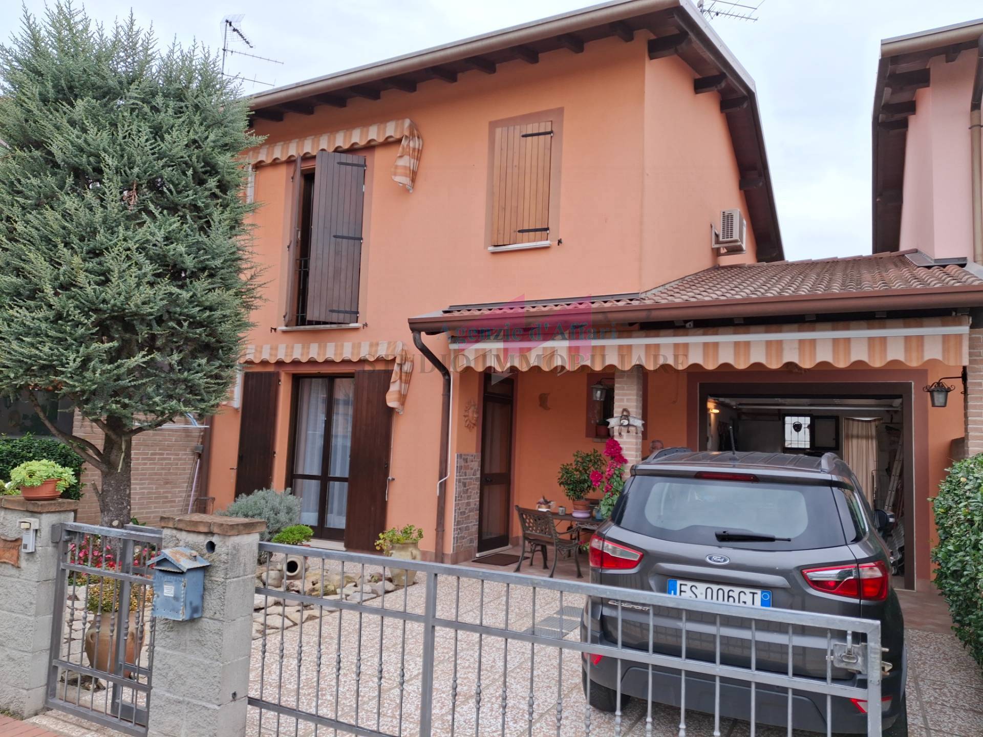 Villa in vendita a Sustinente