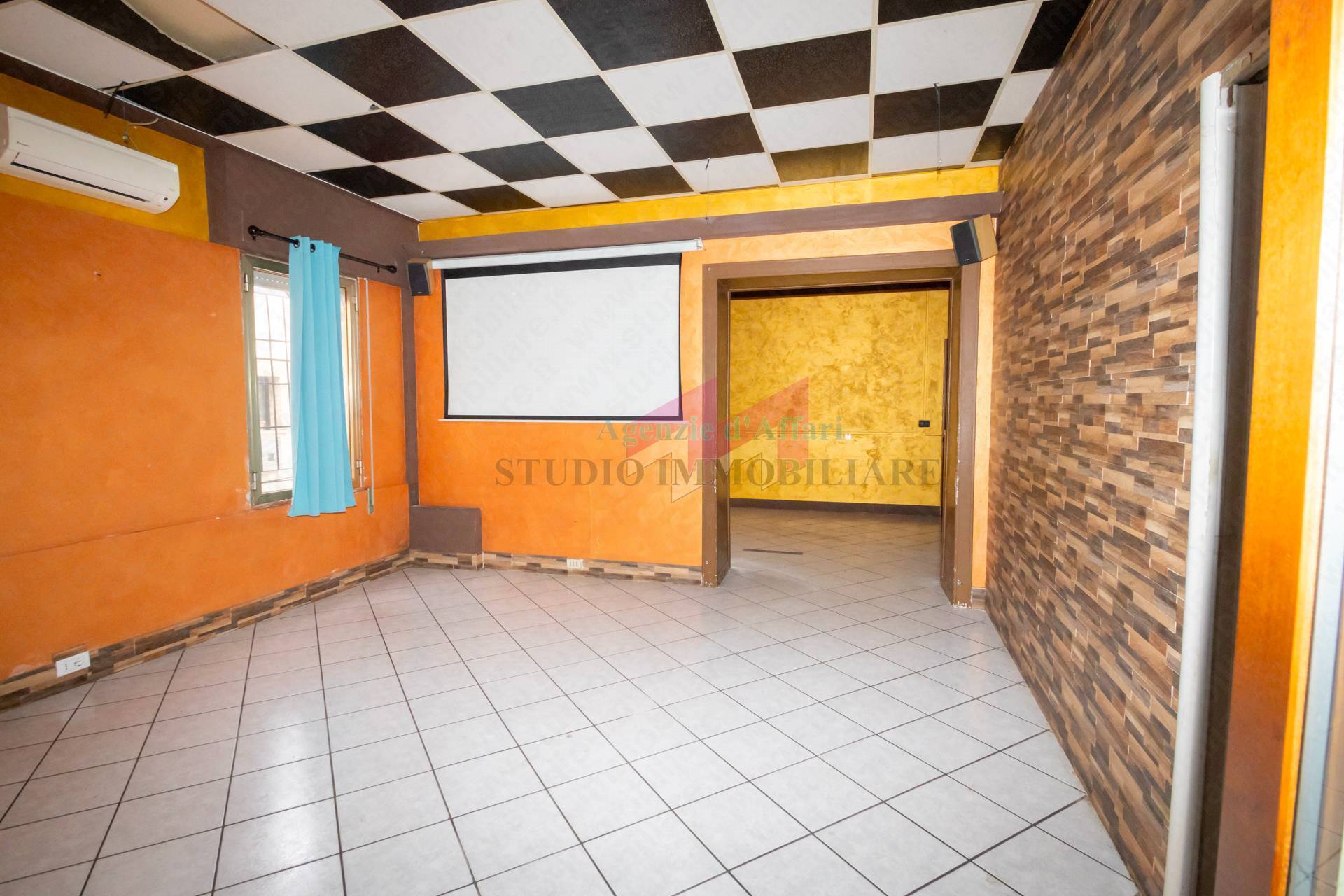 Locale commerciale in affitto a Bergantino