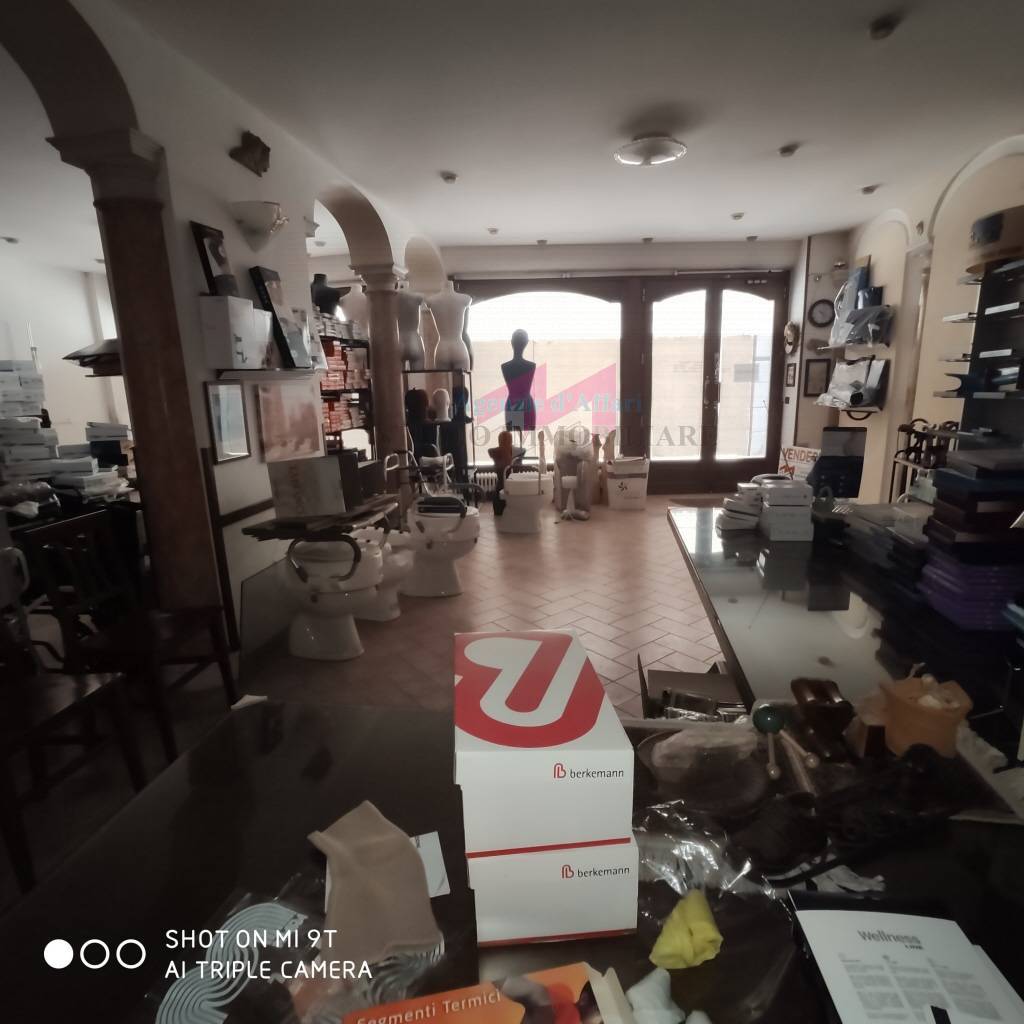 Negozio in vendita a Ostiglia