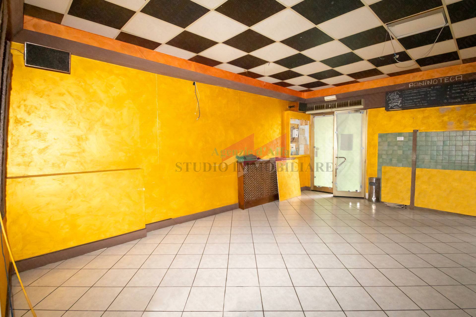 Locale commerciale in affitto a Bergantino