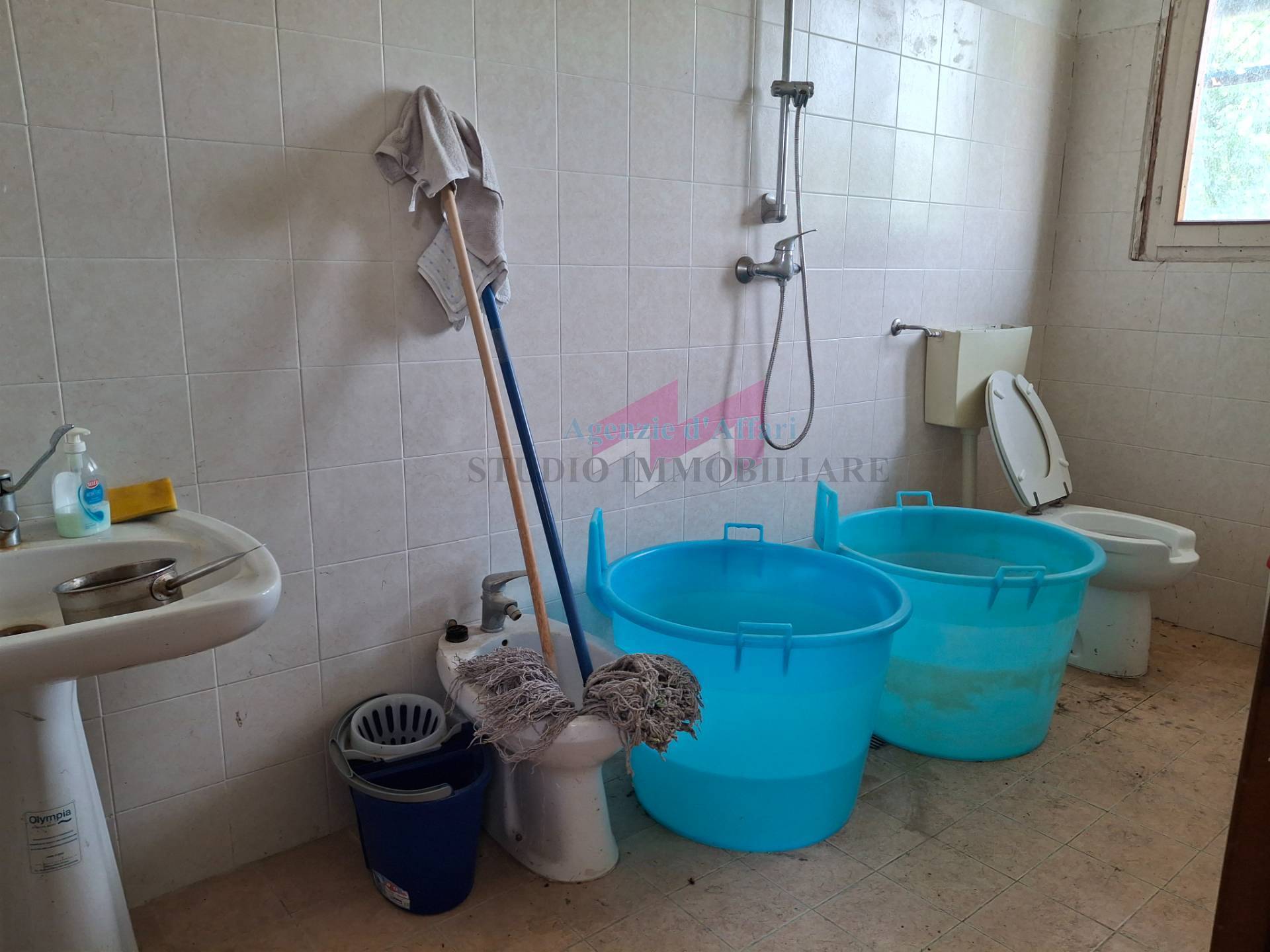 Laboratorio in vendita a Serravalle a Po, Torriana