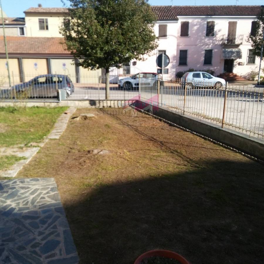 Bifamiliare in vendita a Ostiglia