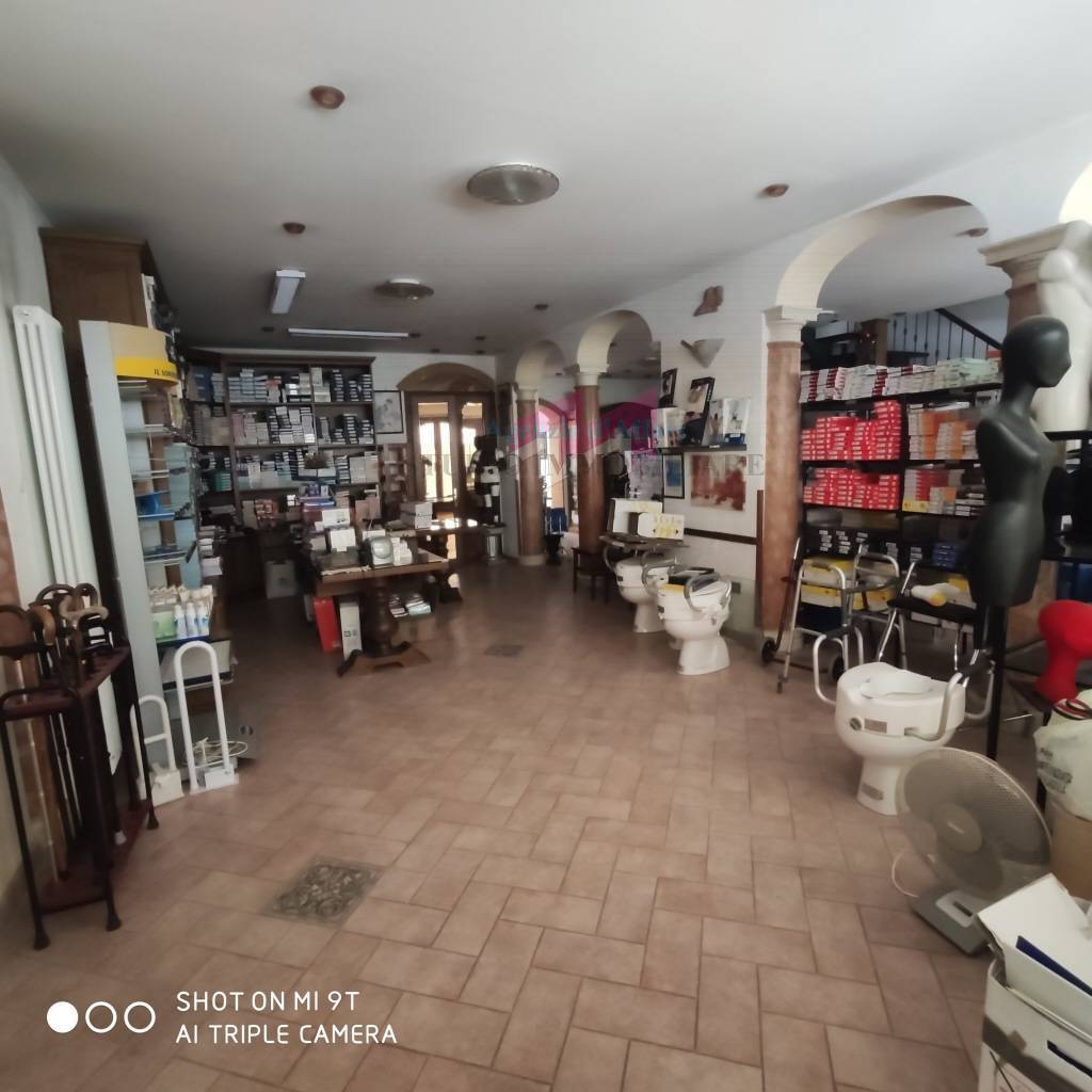 Negozio in vendita a Ostiglia