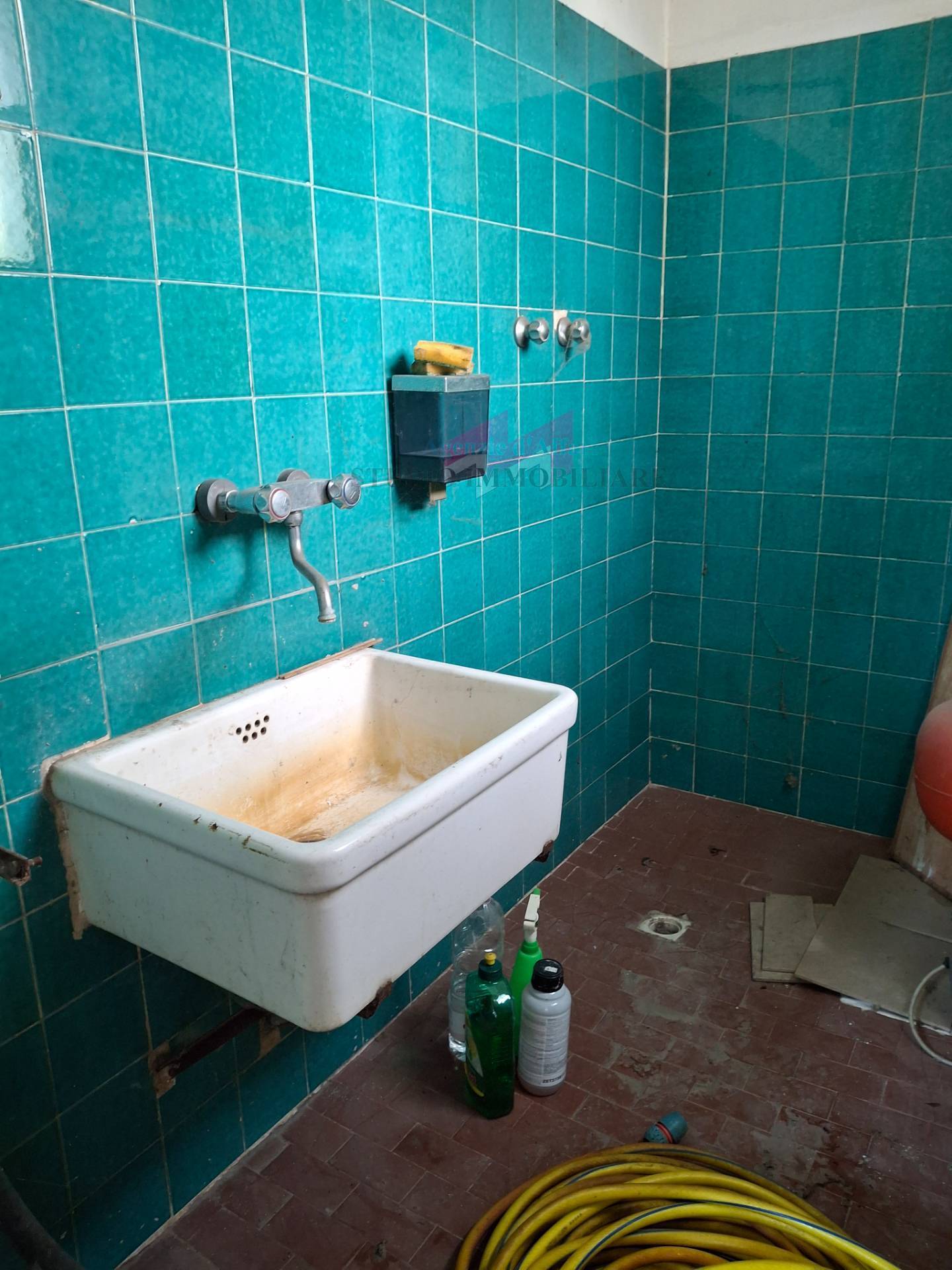 Laboratorio in vendita a Serravalle a Po, Torriana