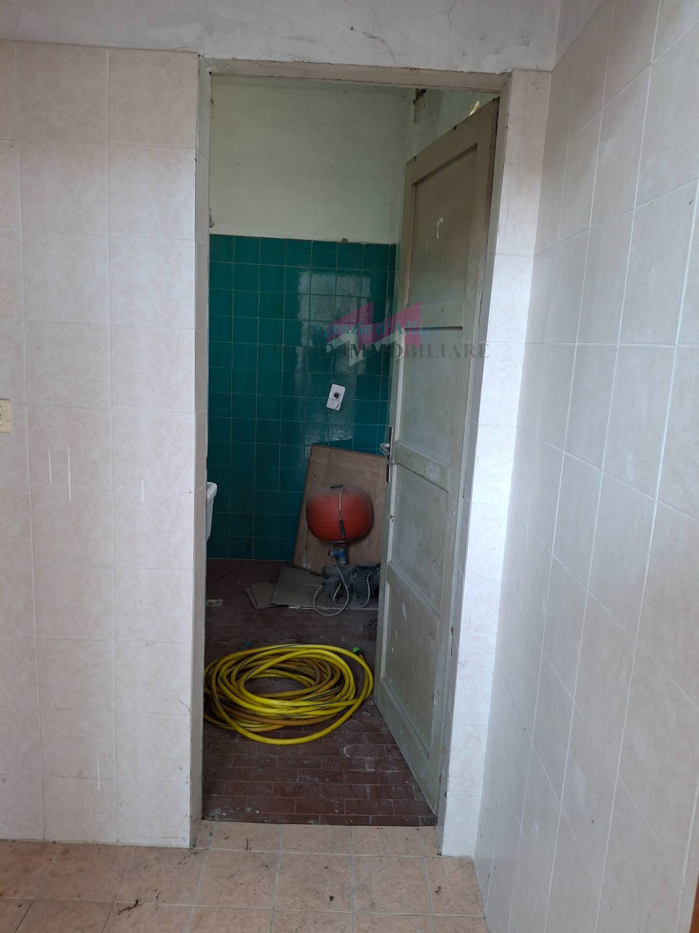 Laboratorio in vendita a Serravalle a Po, Torriana