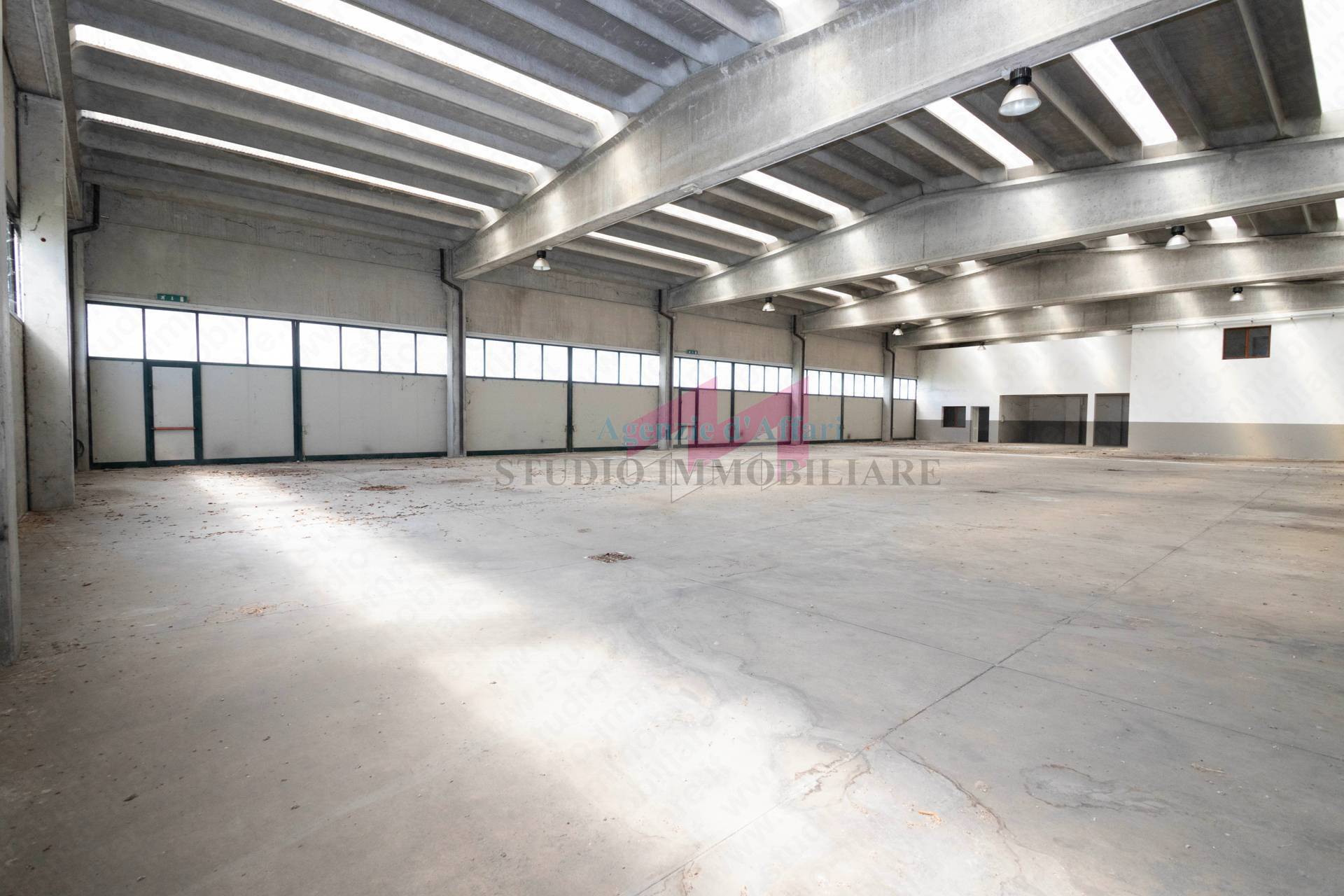 Capannone in vendita a Calto