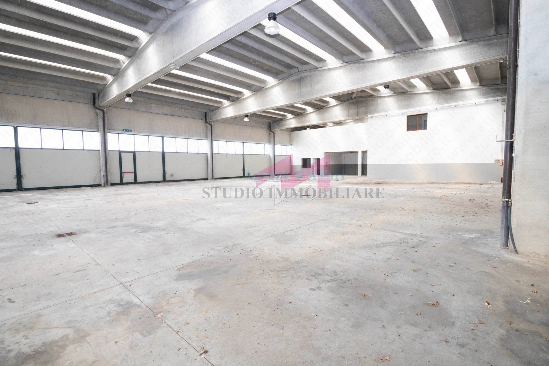 Capannone in vendita a Calto