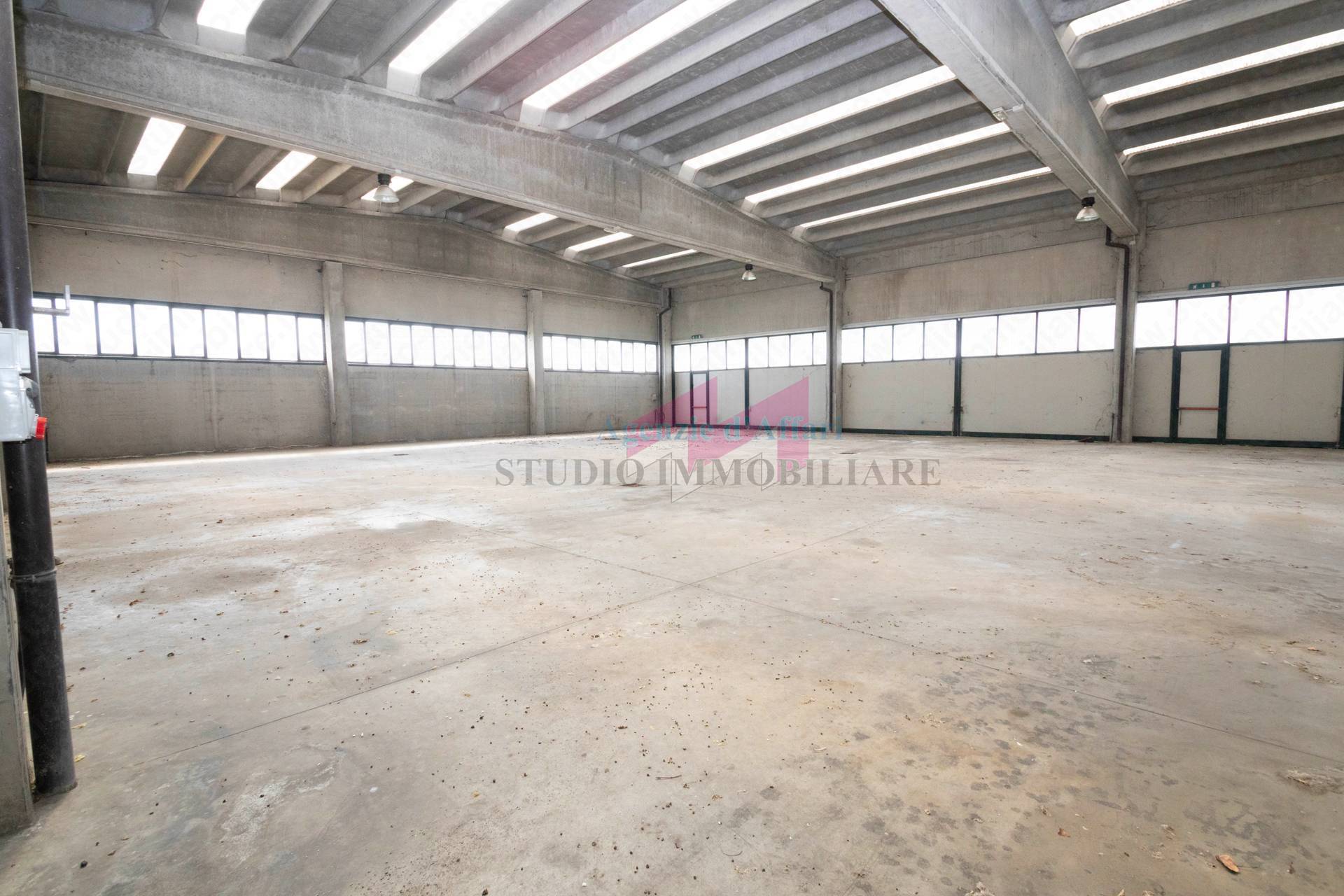 Capannone in vendita a Calto