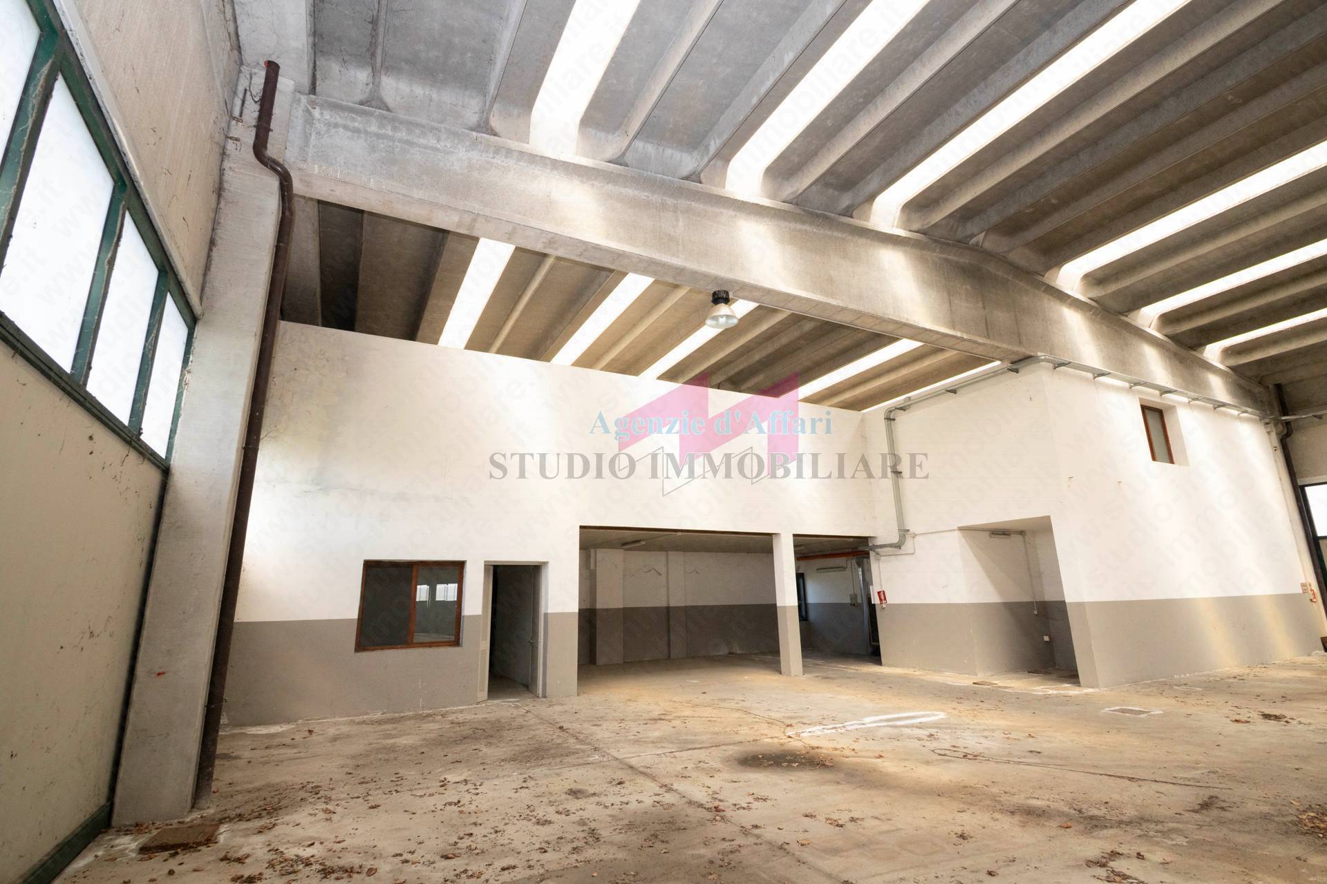 Capannone in vendita a Calto