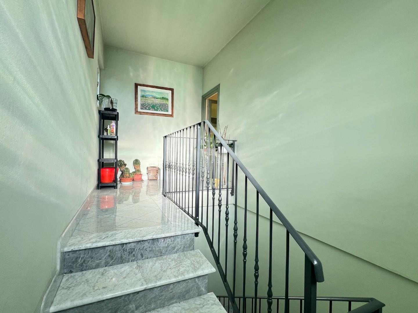 Casa indipendente con terrazzo, Montignoso cervaiolo