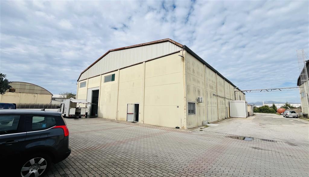 Capannone in vendita in localit montegemoli via ombrone 8, Piombino