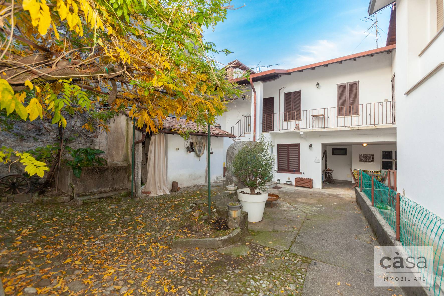 Porzione di Casa in vendita a Gazzada Schianno, Gazzada