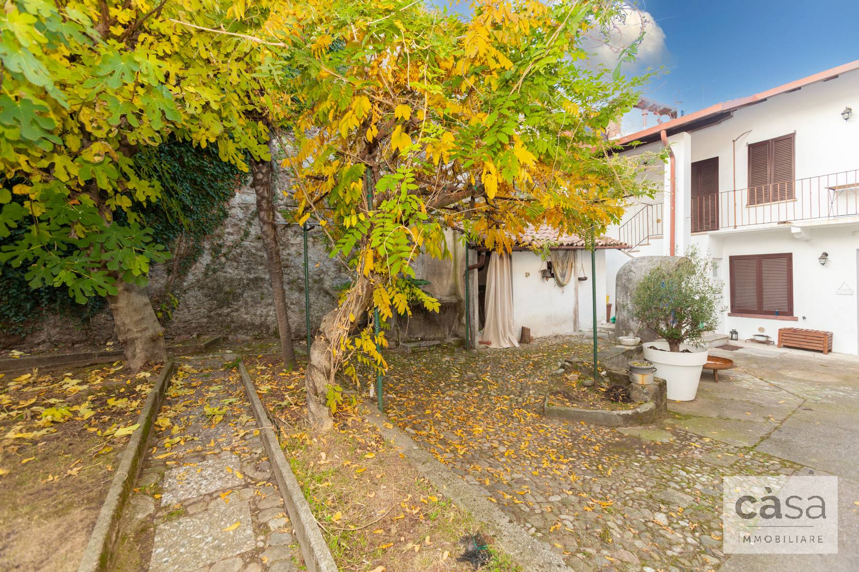 Porzione di Casa in vendita a Gazzada Schianno, Gazzada