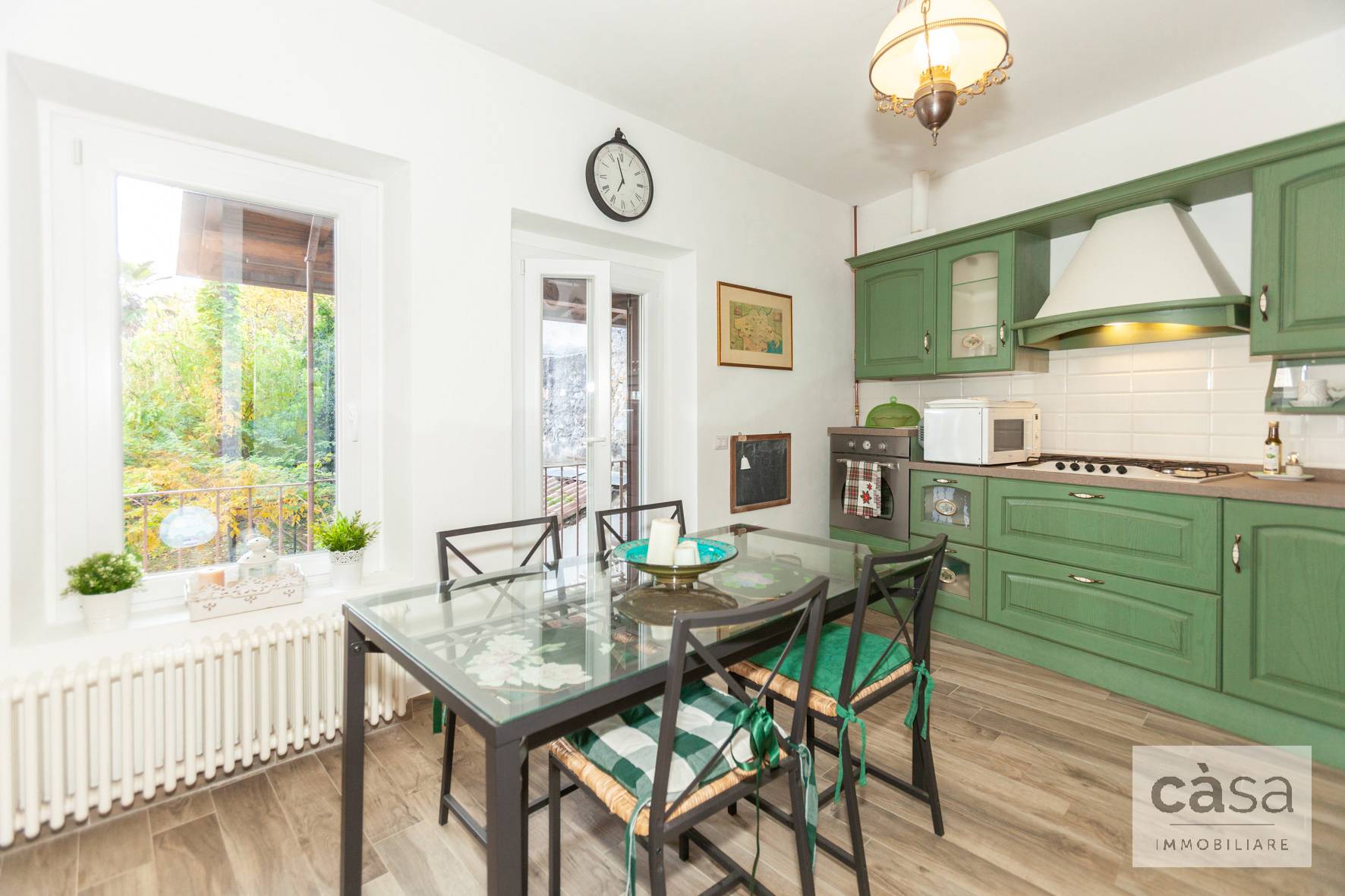 Porzione di Casa in vendita a Gazzada Schianno, Gazzada